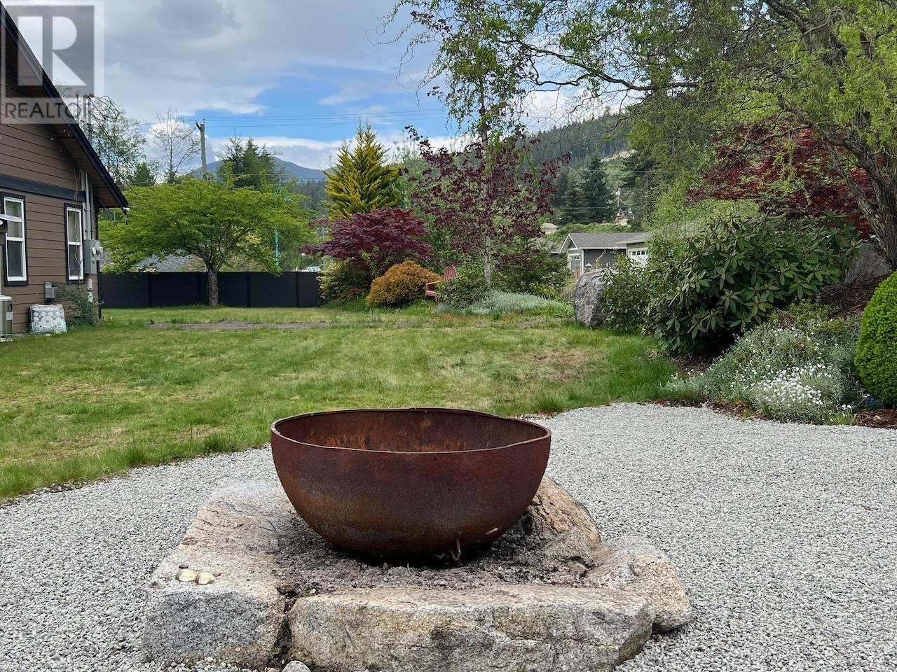 5405 Yew Road, Sechelt, British Columbia  V7Z 0L3 - Photo 12 - R2790525