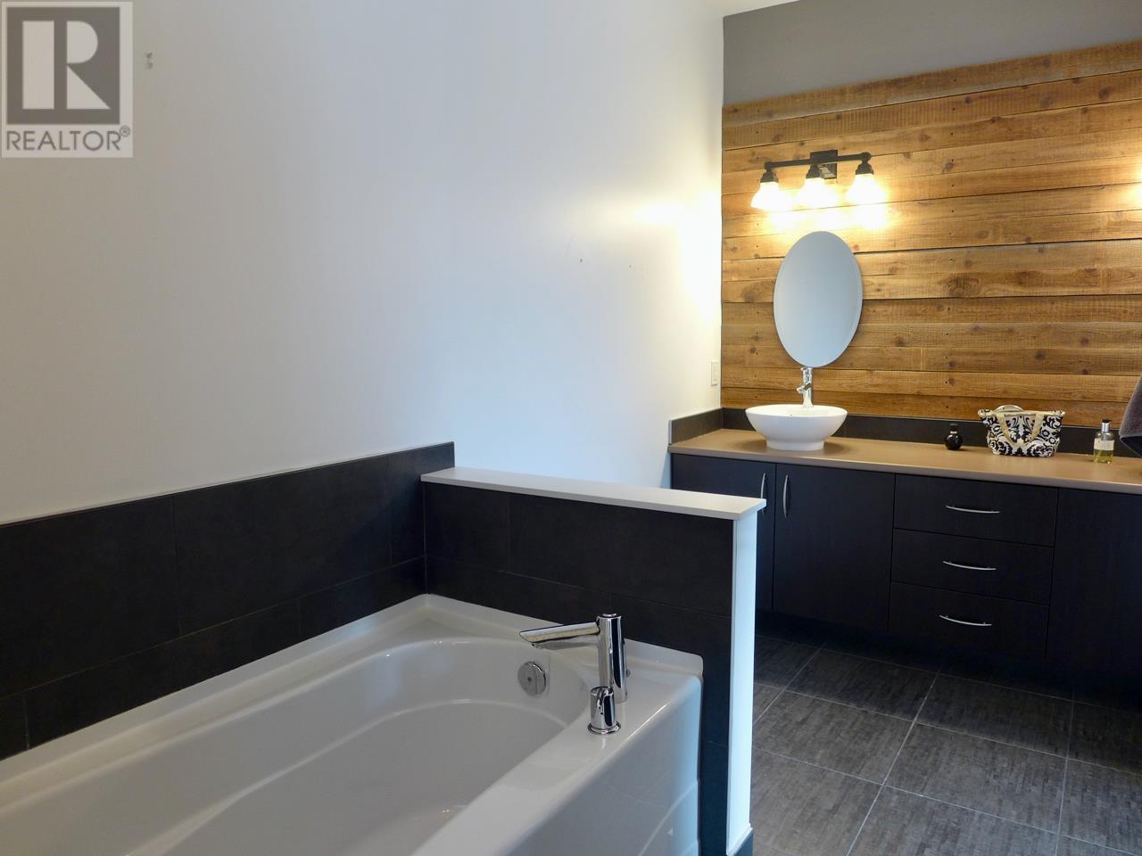 5405 Yew Road, Sechelt, British Columbia  V7Z 0L3 - Photo 22 - R2790525