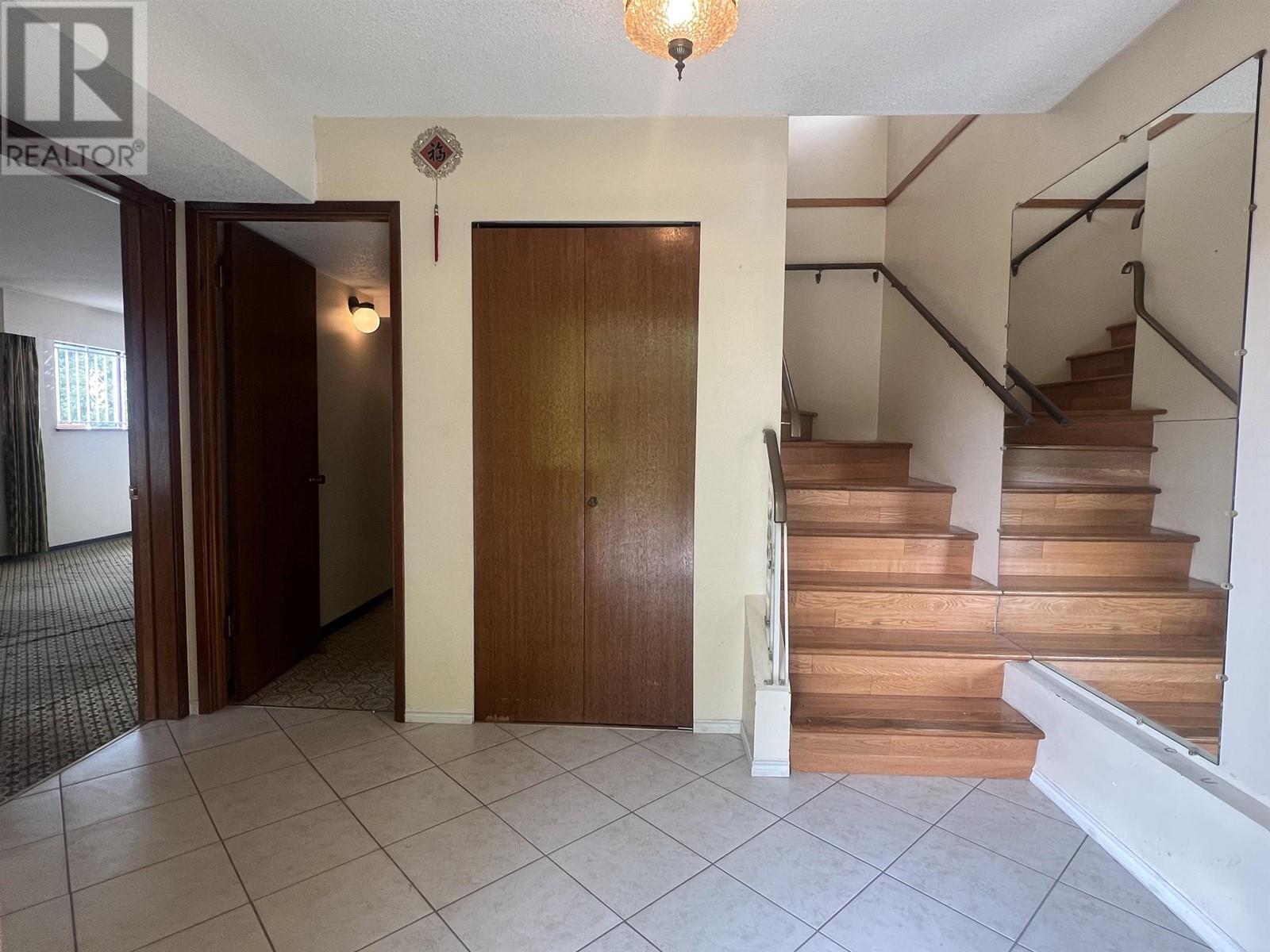 2415 E 28th Avenue, Vancouver, British Columbia  V5R 1R5 - Photo 2 - R2790467