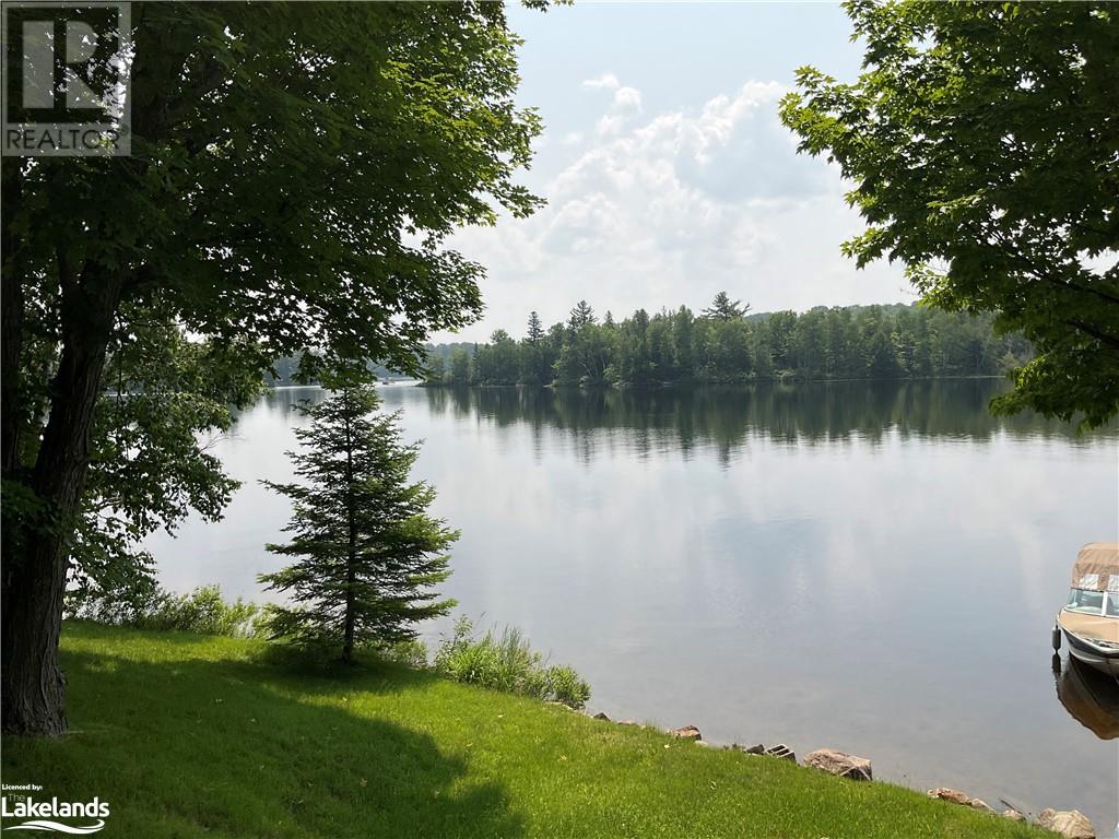 185 Wilson Lake, Port Loring, Ontario P0H 1Y0 (25740989) Bay