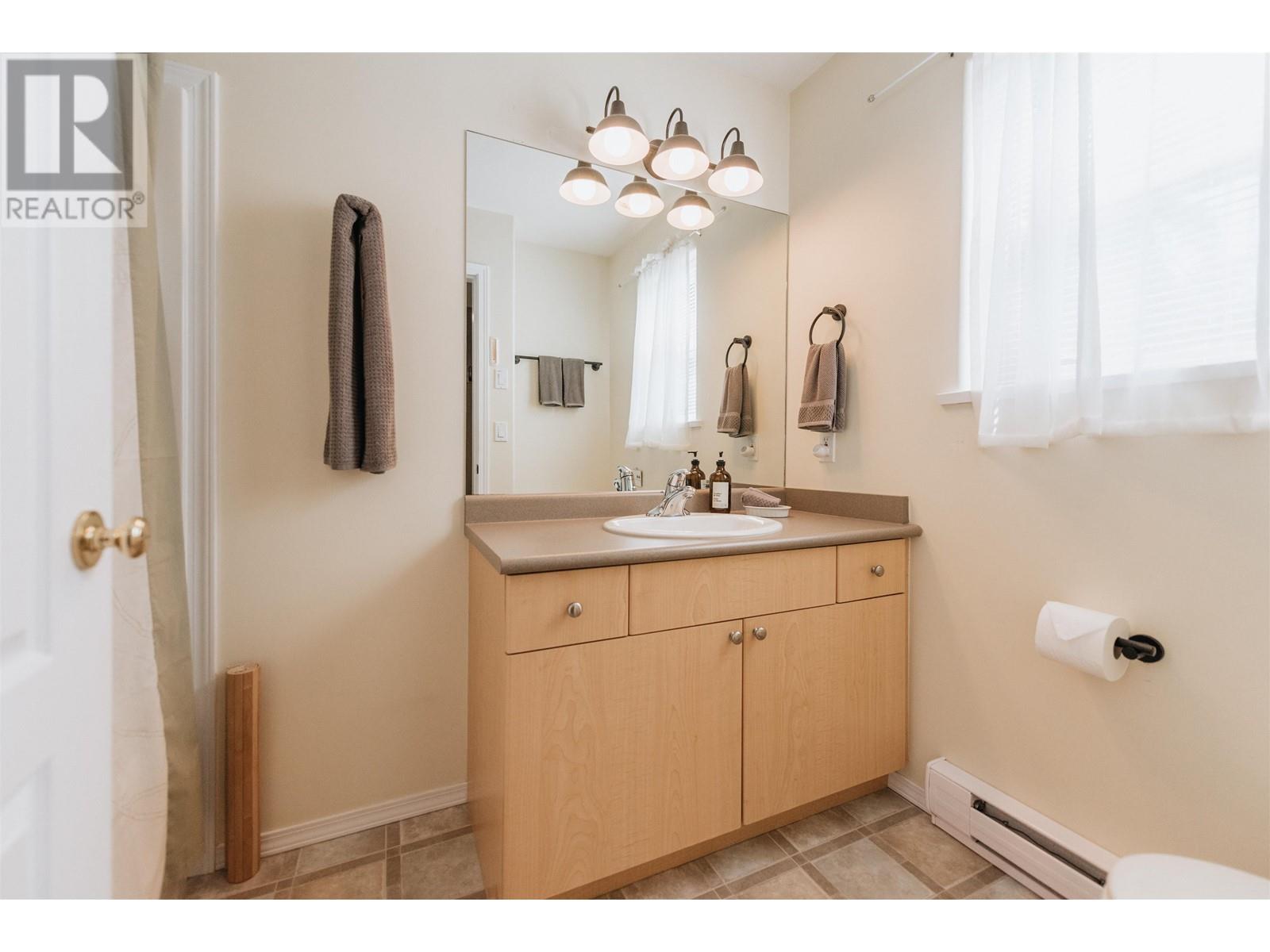 8650 Redrooffs Road, Halfmoon Bay, British Columbia  V7Z 1E7 - Photo 12 - R2790948