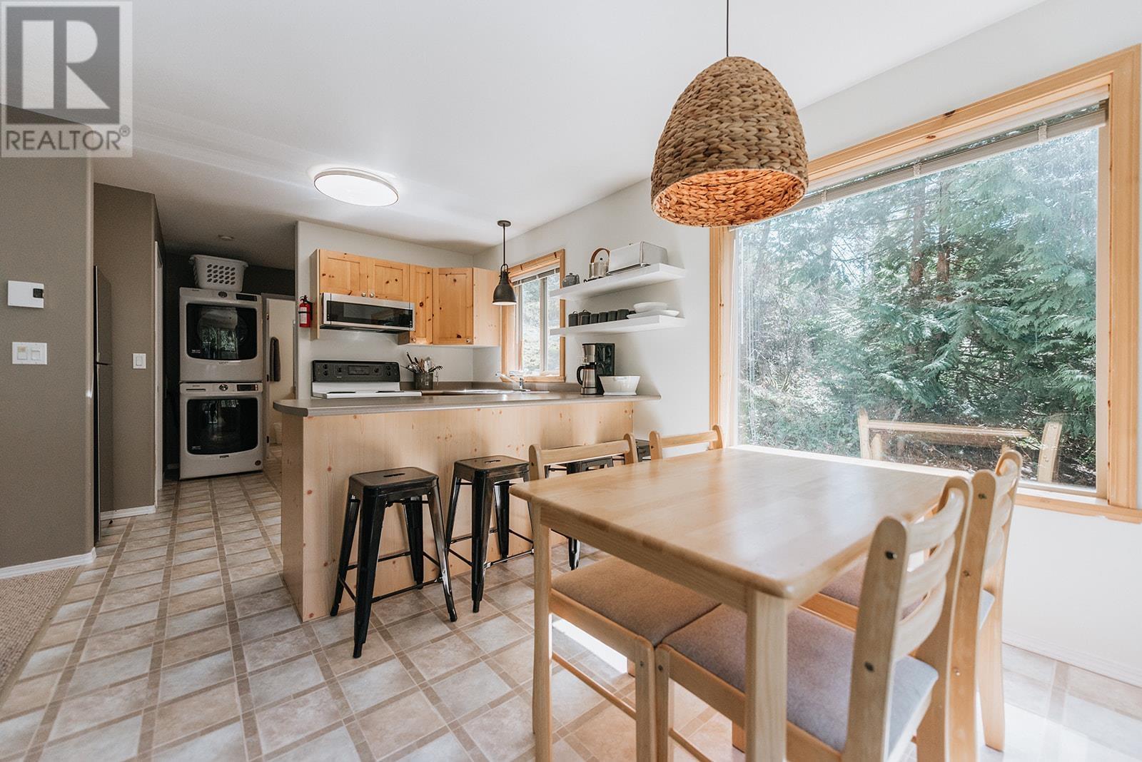 8650 Redrooffs Road, Halfmoon Bay, British Columbia  V7Z 1E7 - Photo 6 - R2790948