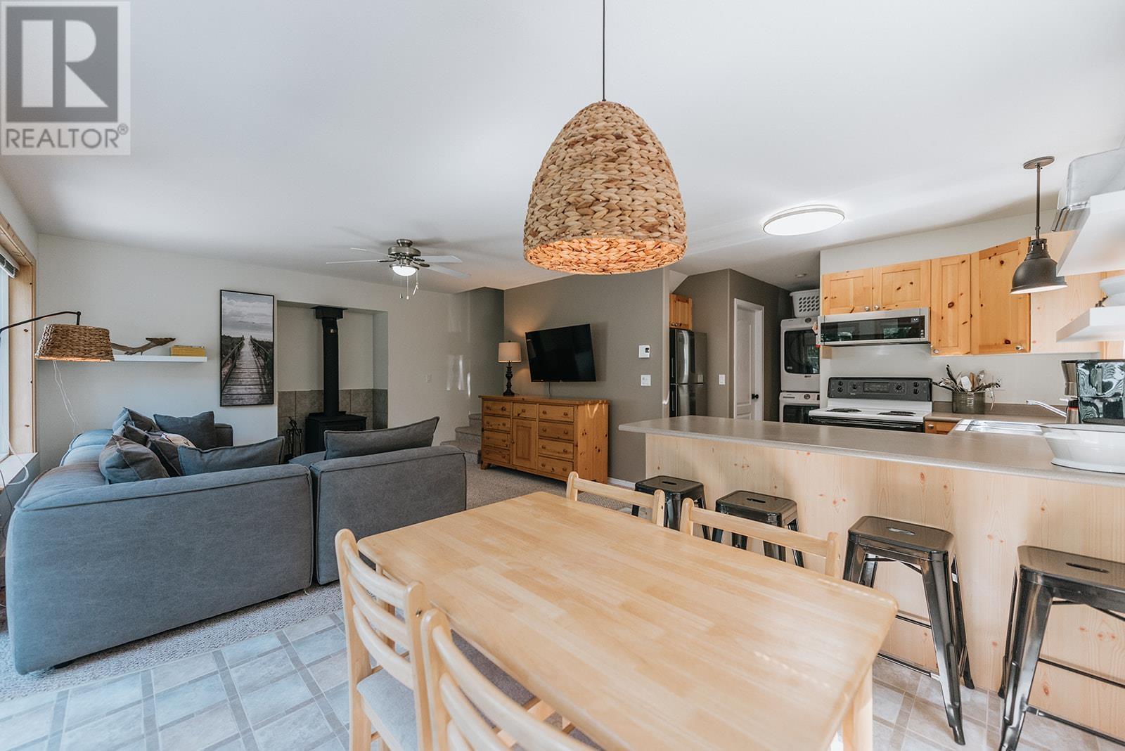 8650 Redrooffs Road, Halfmoon Bay, British Columbia  V7Z 1E7 - Photo 7 - R2790948