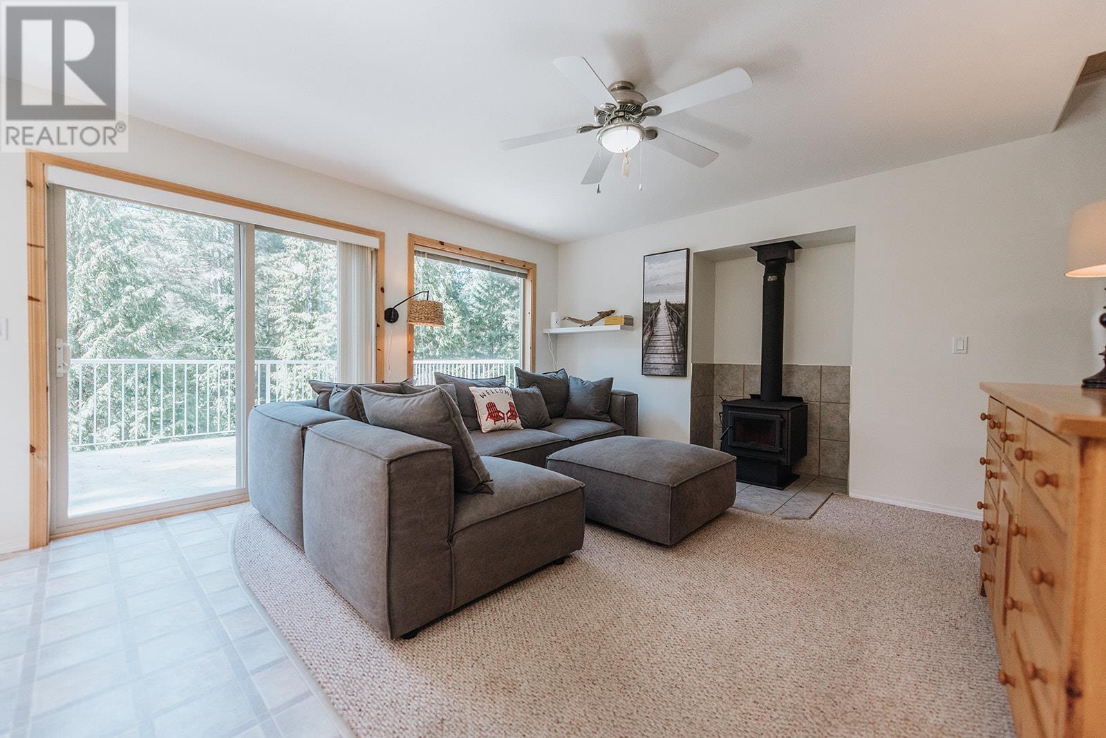 8650 Redrooffs Road, Halfmoon Bay, British Columbia  V7Z 1E7 - Photo 8 - R2790948