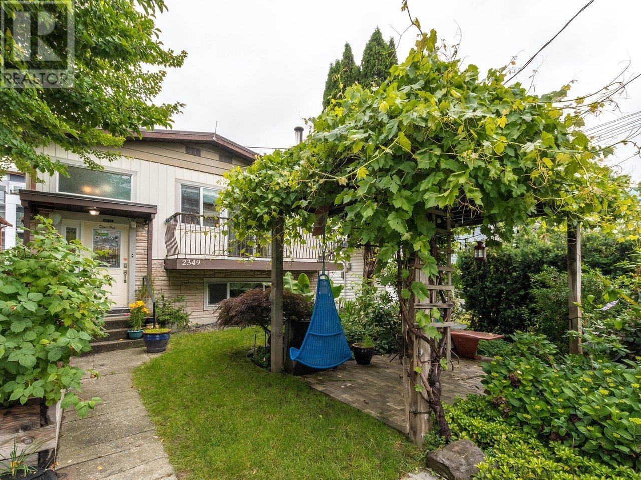 2349 Hawthorne Avenue, Port Coquitlam, British Columbia  V3C 1X1 - Photo 4 - R2747623