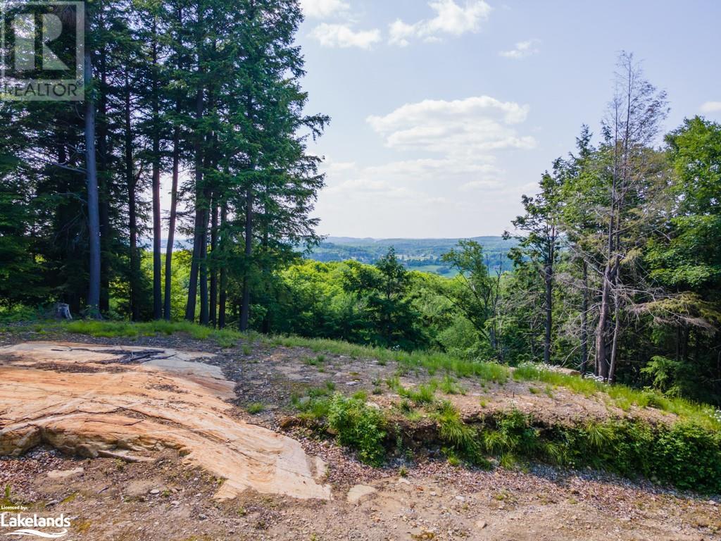 19 Old Hemlock Trail, Huntsville, Ontario  P1H 0A7 - Photo 1 - 40441073