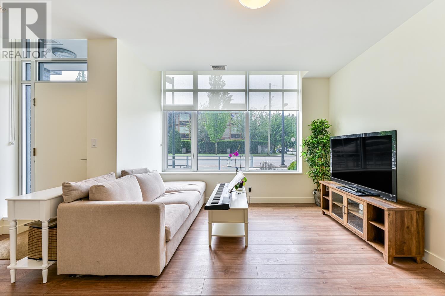 5033 Imperial Street, Burnaby, British Columbia  V5J 0J3 - Photo 3 - R2776393