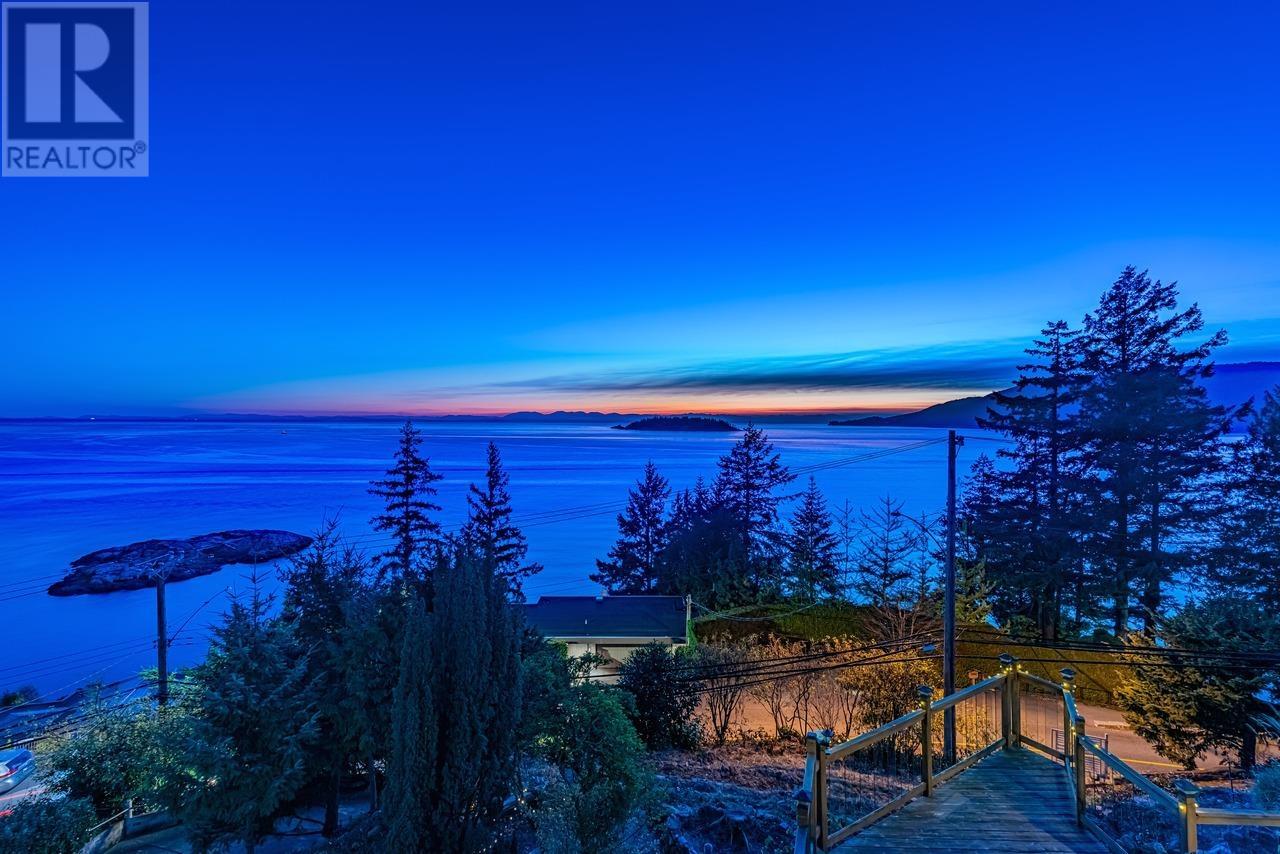 5949 Marine Drive, West Vancouver, British Columbia  V7W 2S1 - Photo 2 - R2792367