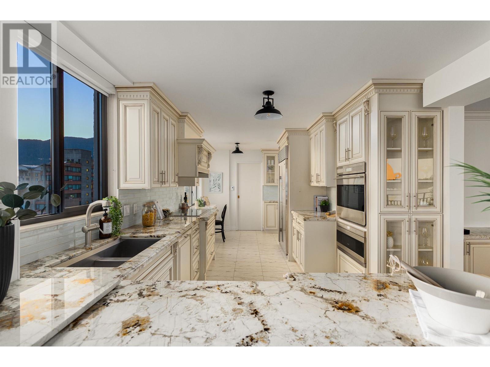 1501 2240 Bellevue Avenue, West Vancouver, British Columbia V7V 1C6