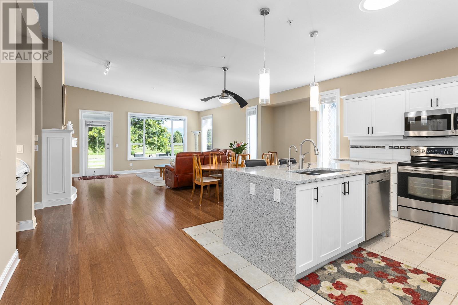 127 19639 Meadow Gardens Way, Pitt Meadows, British Columbia  V3Y 2T5 - Photo 3 - R2792142