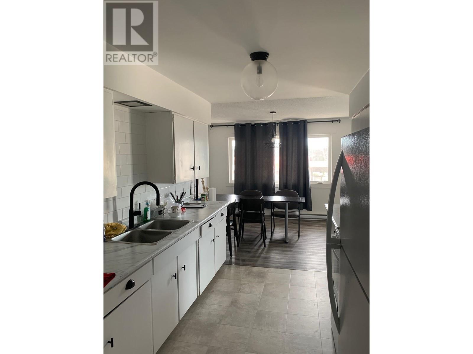 5520 Inlet Avenue, Sechelt, British Columbia  V0N 3A3 - Photo 5 - C8051158