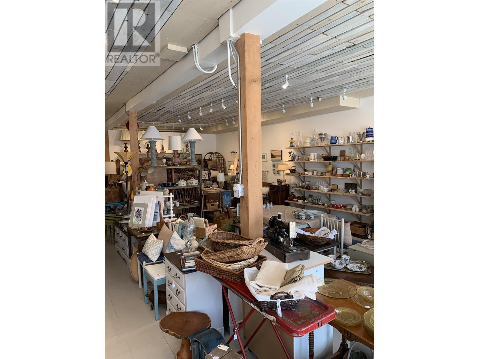 5520 Inlet Avenue, Sechelt, British Columbia  V0N 3A3 - Photo 10 - C8051158