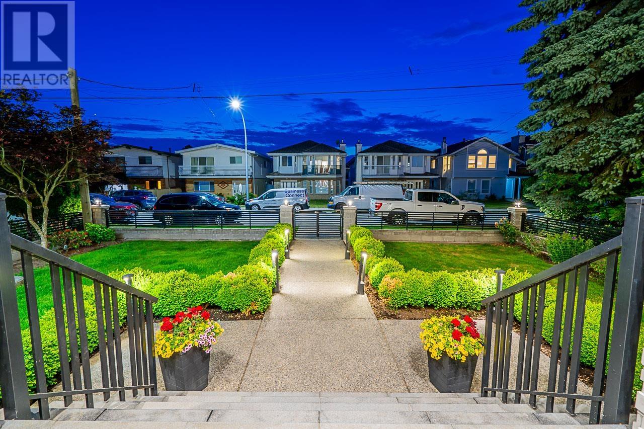8024 15th Avenue, Burnaby, British Columbia  V3N 1X2 - Photo 2 - R2793274