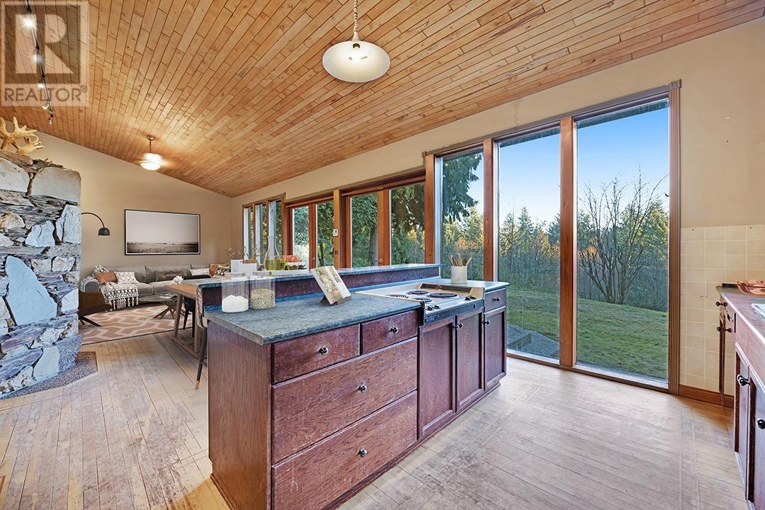 1030 Gilmour Road, Gibsons, British Columbia  V0N 1V7 - Photo 5 - R2793554