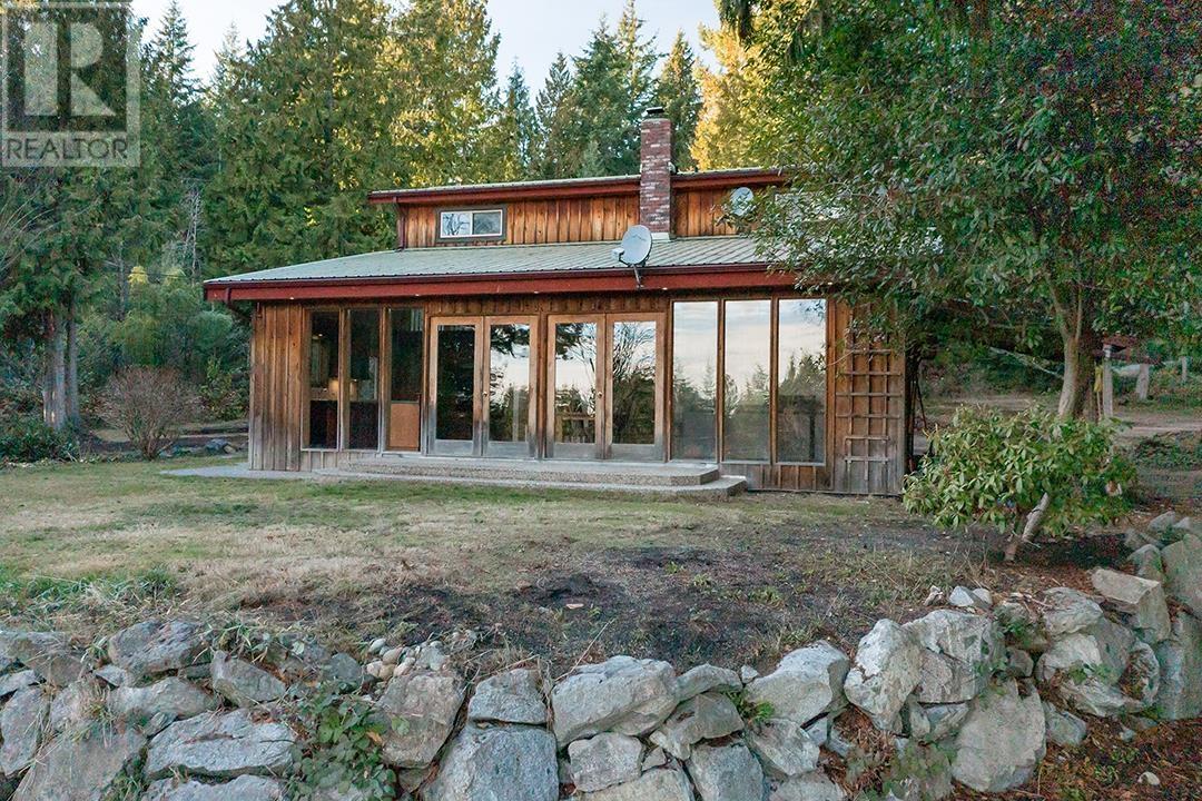 1030 Gilmour Road, Gibsons, British Columbia  V0N 1V7 - Photo 3 - R2793554