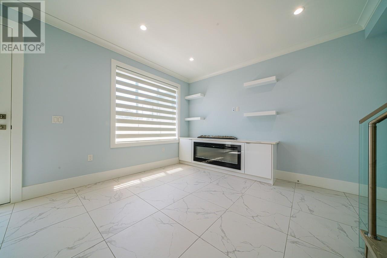 Listing Picture 3 of 19 : 2030 E 44TH AVENUE, Vancouver / 溫哥華 - 魯藝地產 Yvonne Lu Group - MLS Medallion Club Member