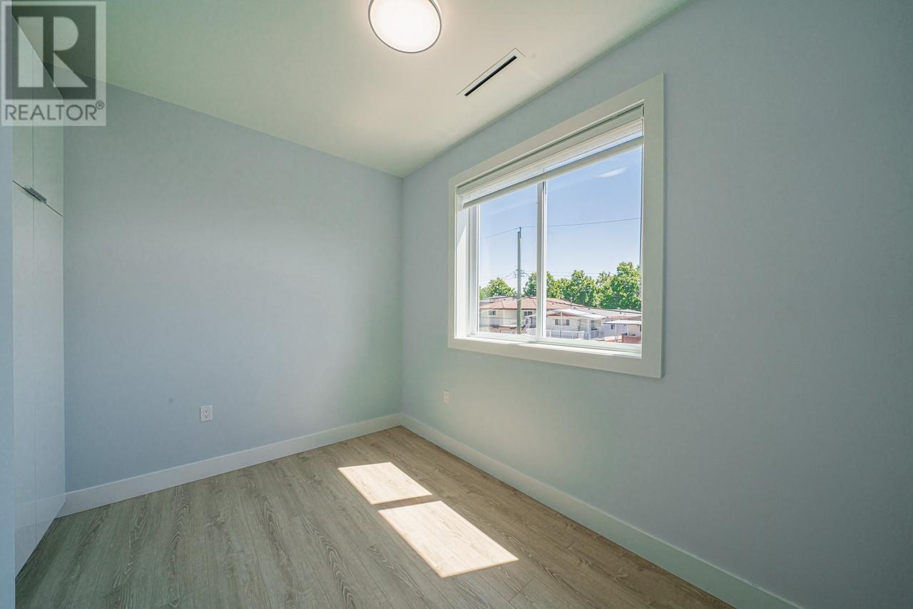 Listing Picture 15 of 19 : 2030 E 44TH AVENUE, Vancouver / 溫哥華 - 魯藝地產 Yvonne Lu Group - MLS Medallion Club Member