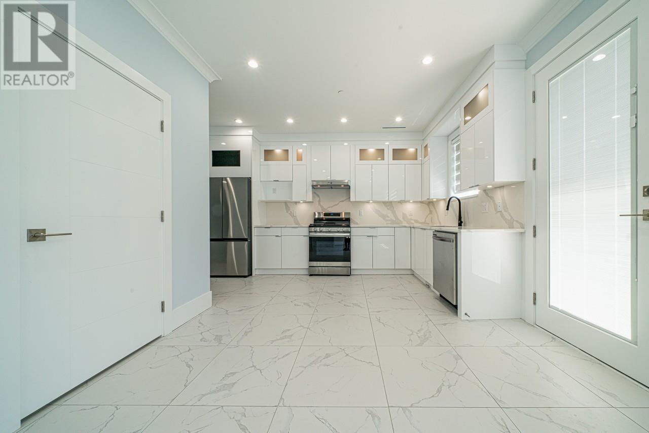 Listing Picture 9 of 19 : 2030 E 44TH AVENUE, Vancouver / 溫哥華 - 魯藝地產 Yvonne Lu Group - MLS Medallion Club Member