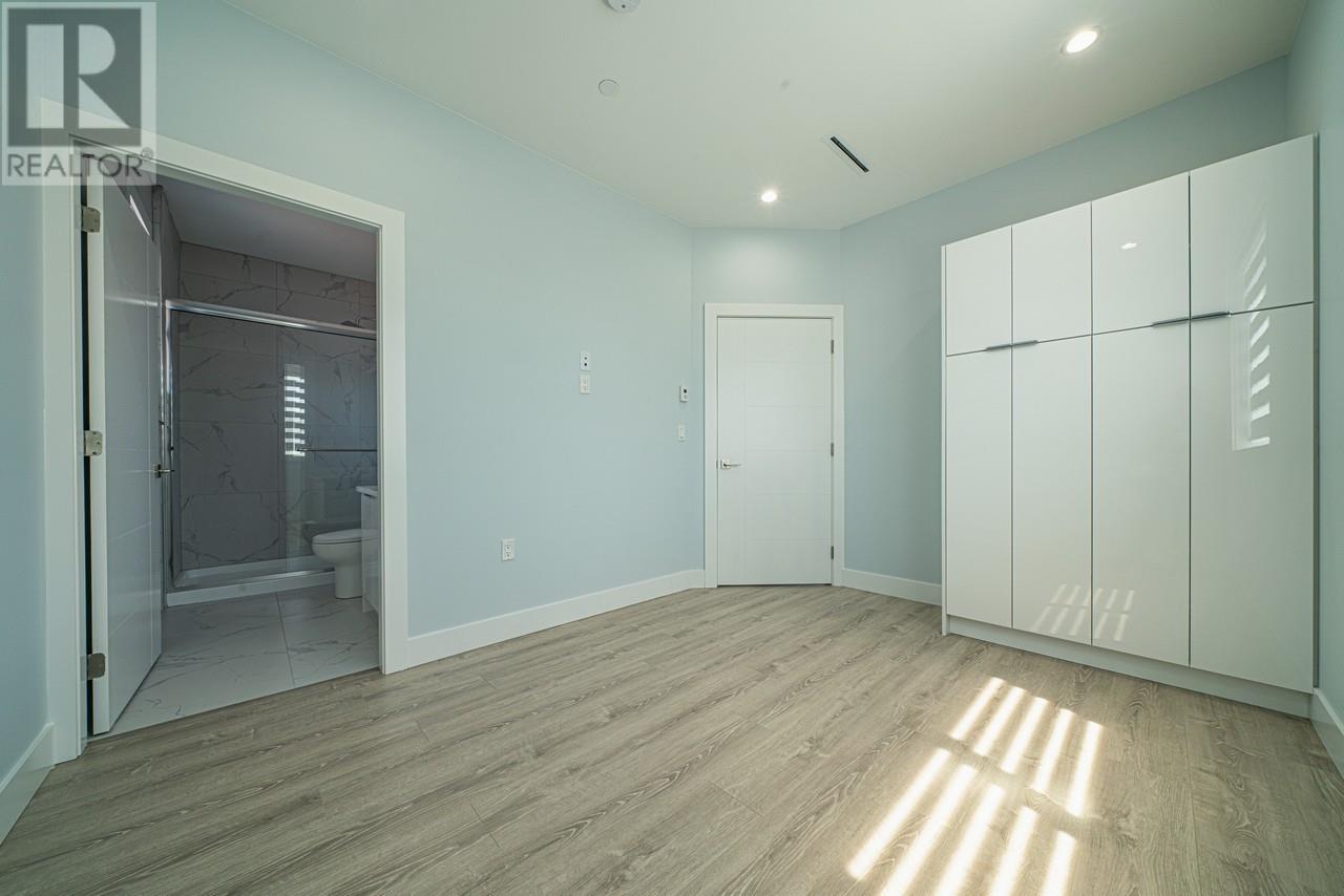 Listing Picture 11 of 19 : 2030 E 44TH AVENUE, Vancouver / 溫哥華 - 魯藝地產 Yvonne Lu Group - MLS Medallion Club Member