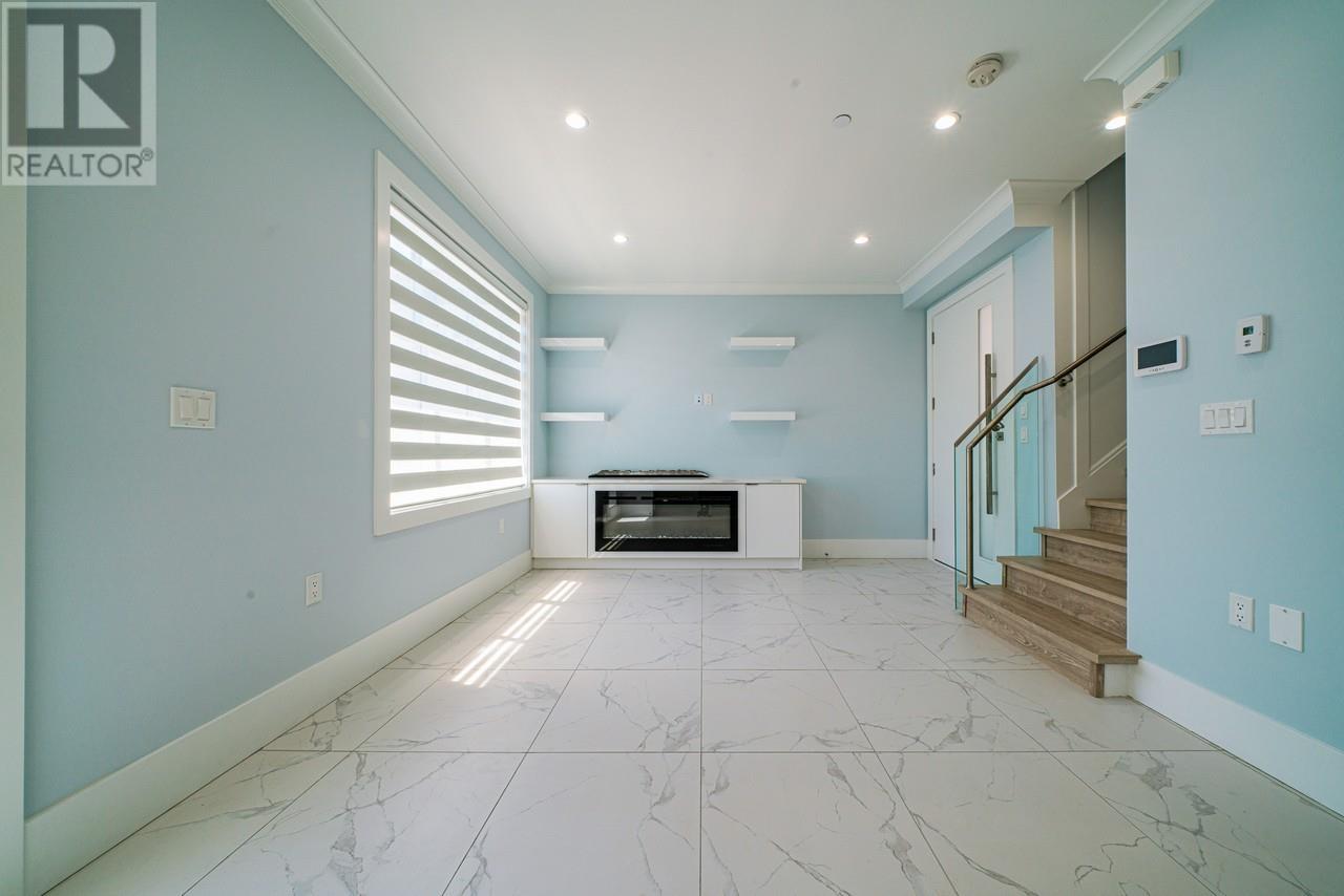 Listing Picture 4 of 19 : 2030 E 44TH AVENUE, Vancouver / 溫哥華 - 魯藝地產 Yvonne Lu Group - MLS Medallion Club Member