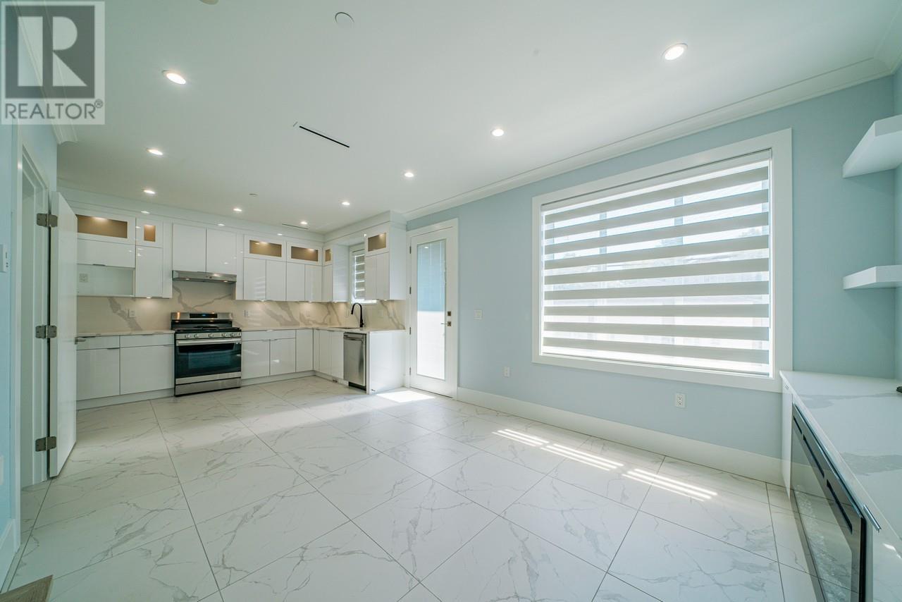 Listing Picture 2 of 19 : 2030 E 44TH AVENUE, Vancouver / 溫哥華 - 魯藝地產 Yvonne Lu Group - MLS Medallion Club Member