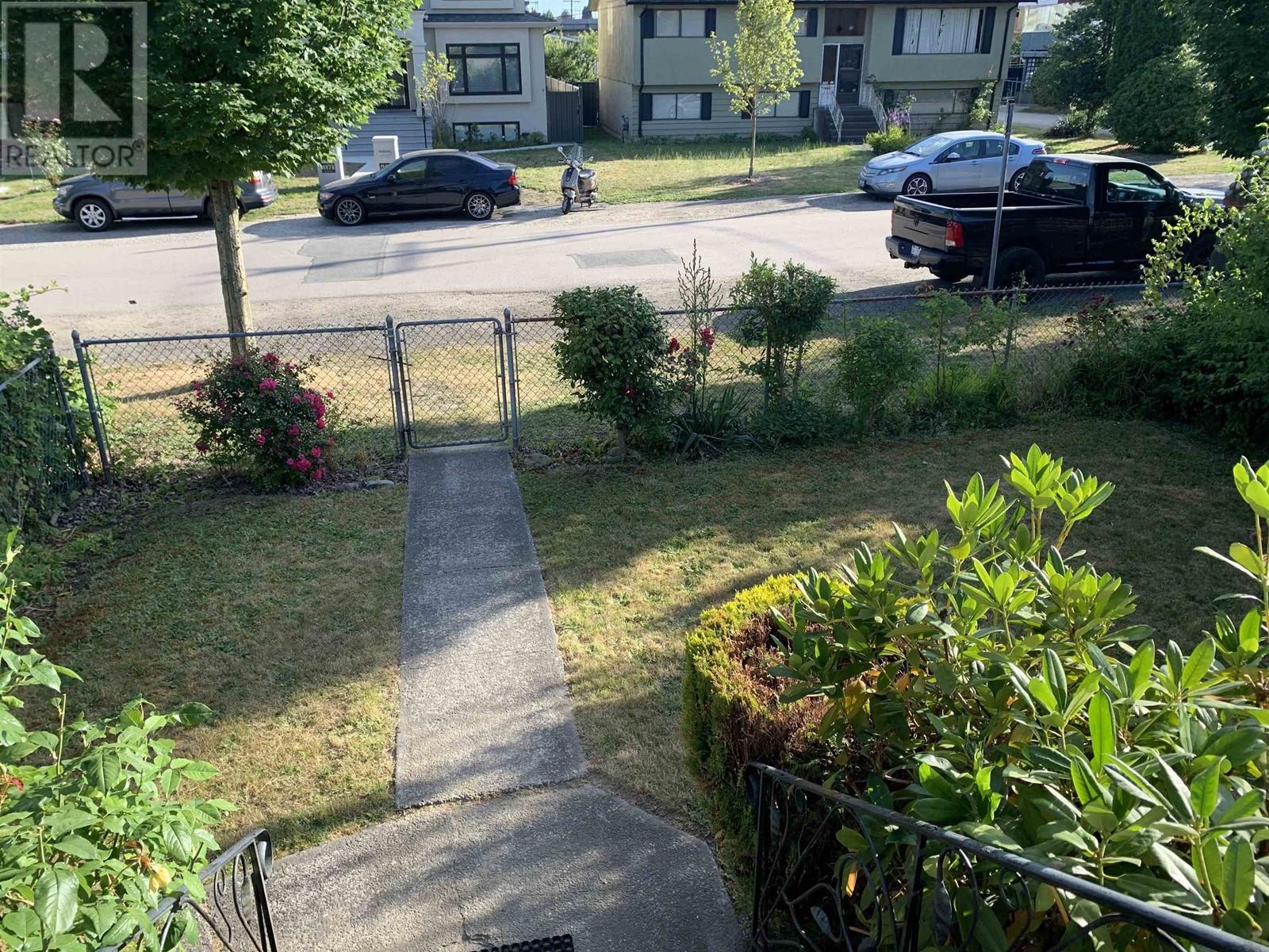 3373 Queens Avenue, Vancouver, British Columbia  V5R 4T9 - Photo 2 - R2781833