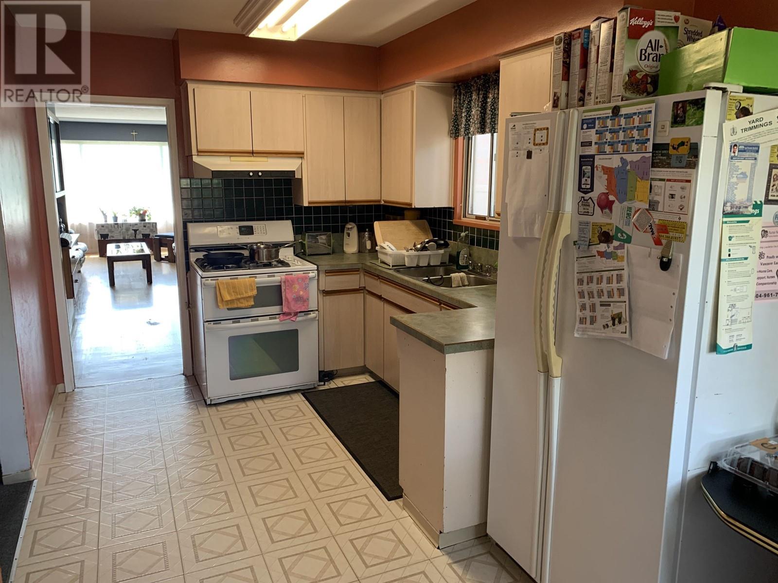 3373 Queens Avenue, Vancouver, British Columbia  V5R 4T9 - Photo 8 - R2781833