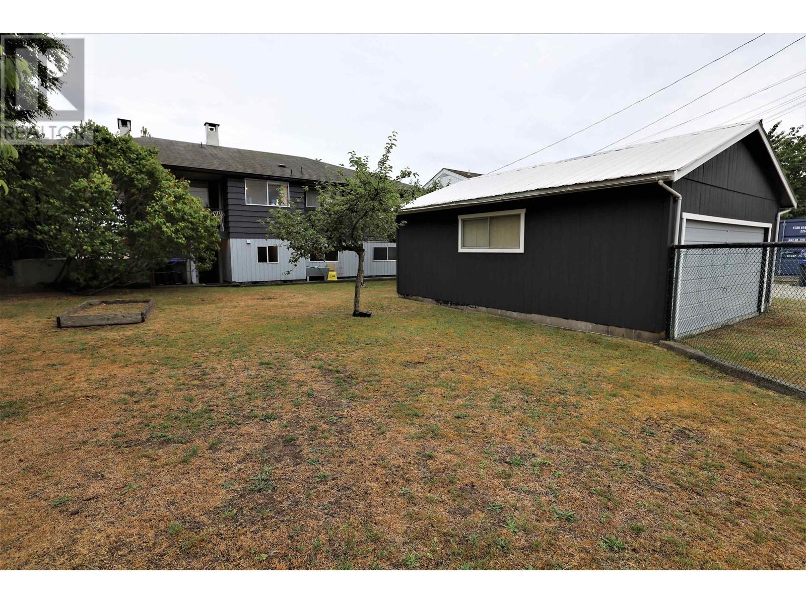 5690 Mermaid Street, Sechelt, British Columbia  V0N 3A3 - Photo 2 - R2790699
