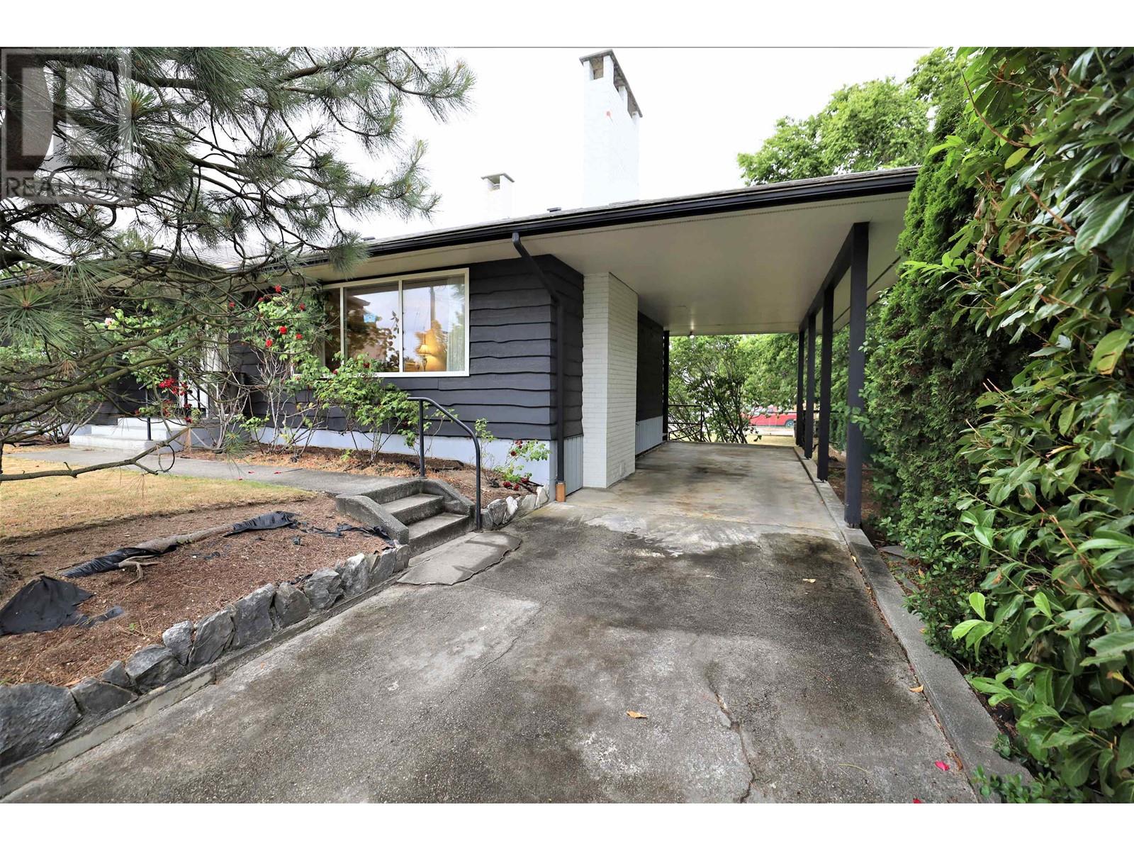5690 Mermaid Street, Sechelt, British Columbia  V0N 3A3 - Photo 3 - R2790699