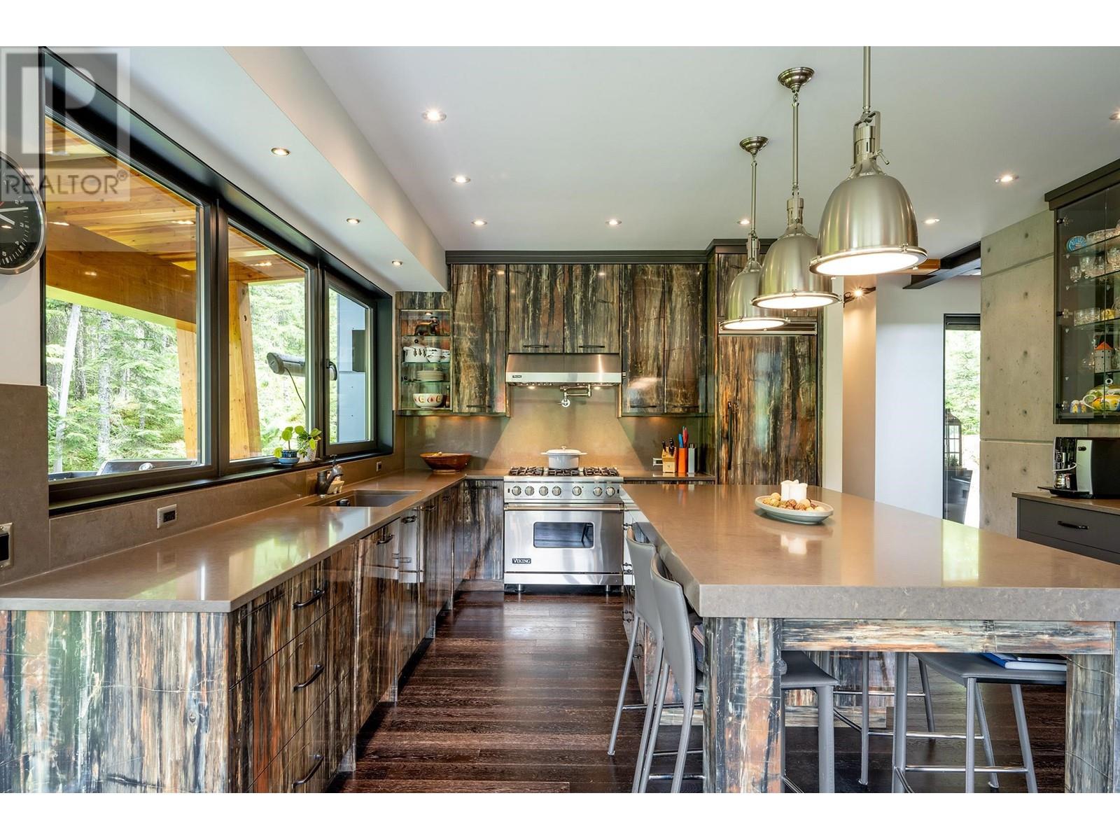 1563 Spring Creek Drive, Whistler, British Columbia  V8E 0A2 - Photo 11 - R2794094