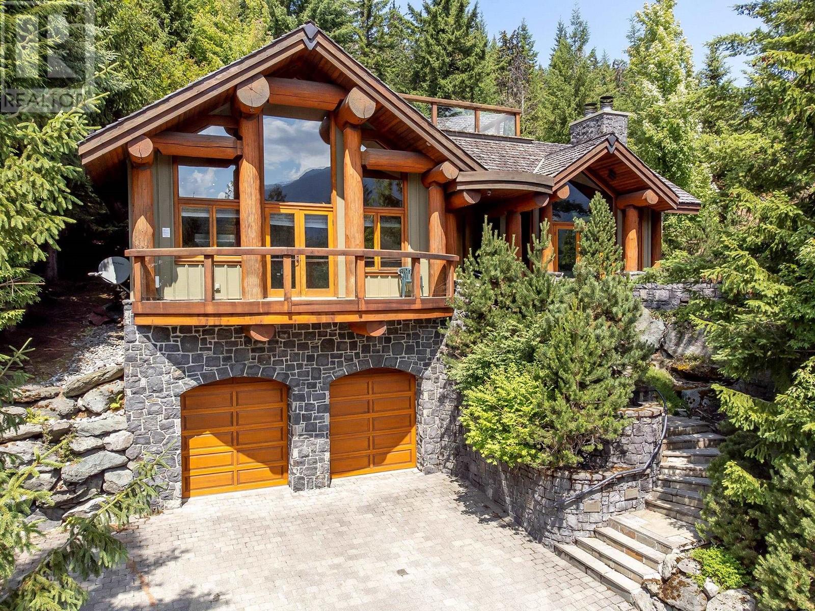 3220 Peak Drive, Whistler, British Columbia  V8E 0V4 - Photo 1 - R2794113