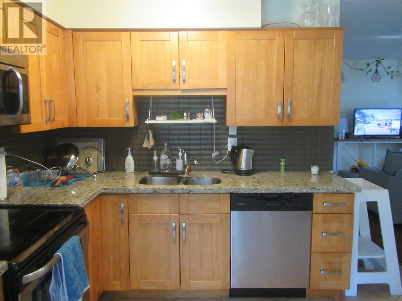 4 319 Highland Way, Port Moody, British Columbia  V3H 3V6 - Photo 3 - R2794317