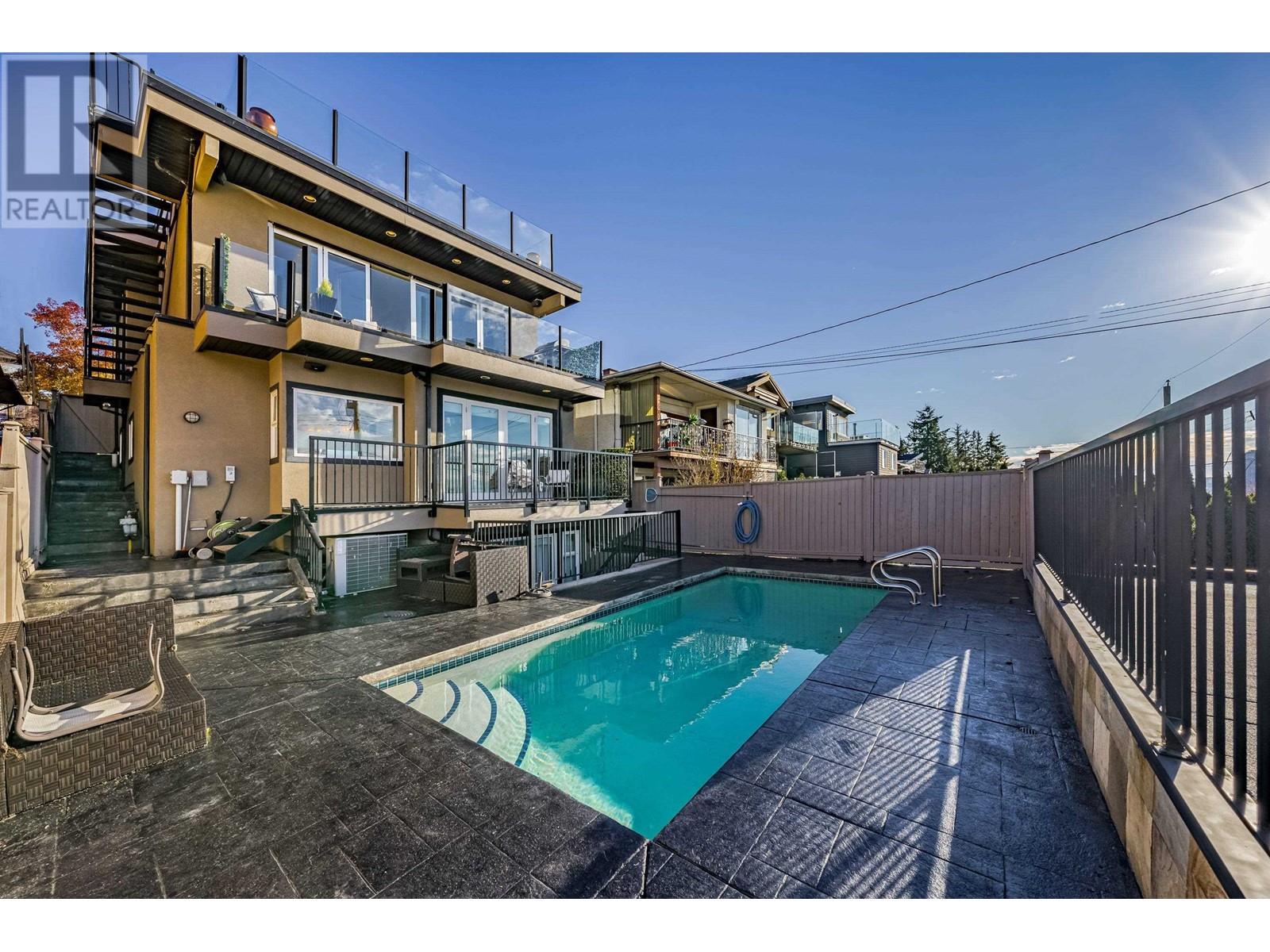 21 Hythe Avenue, Burnaby, British Columbia  V5B 3H6 - Photo 2 - R2795055