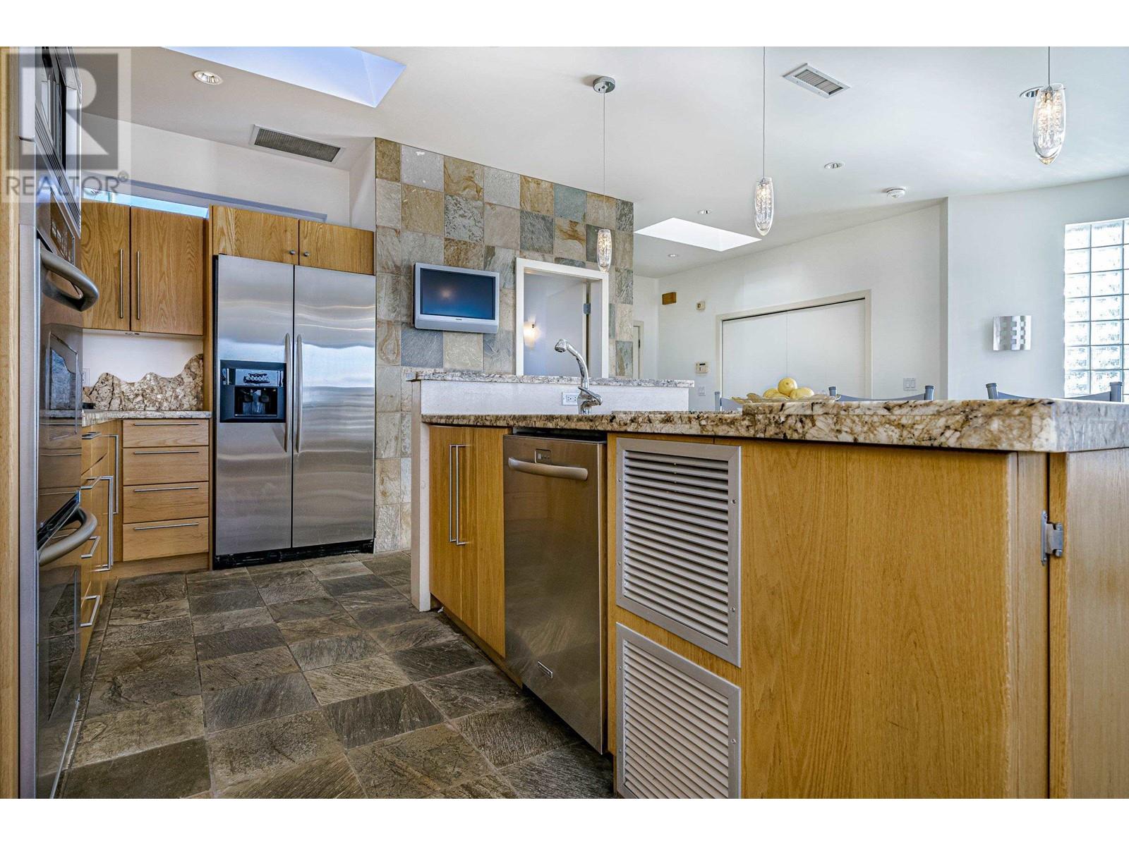 21 Hythe Avenue, Burnaby, British Columbia  V5B 3H6 - Photo 17 - R2795055