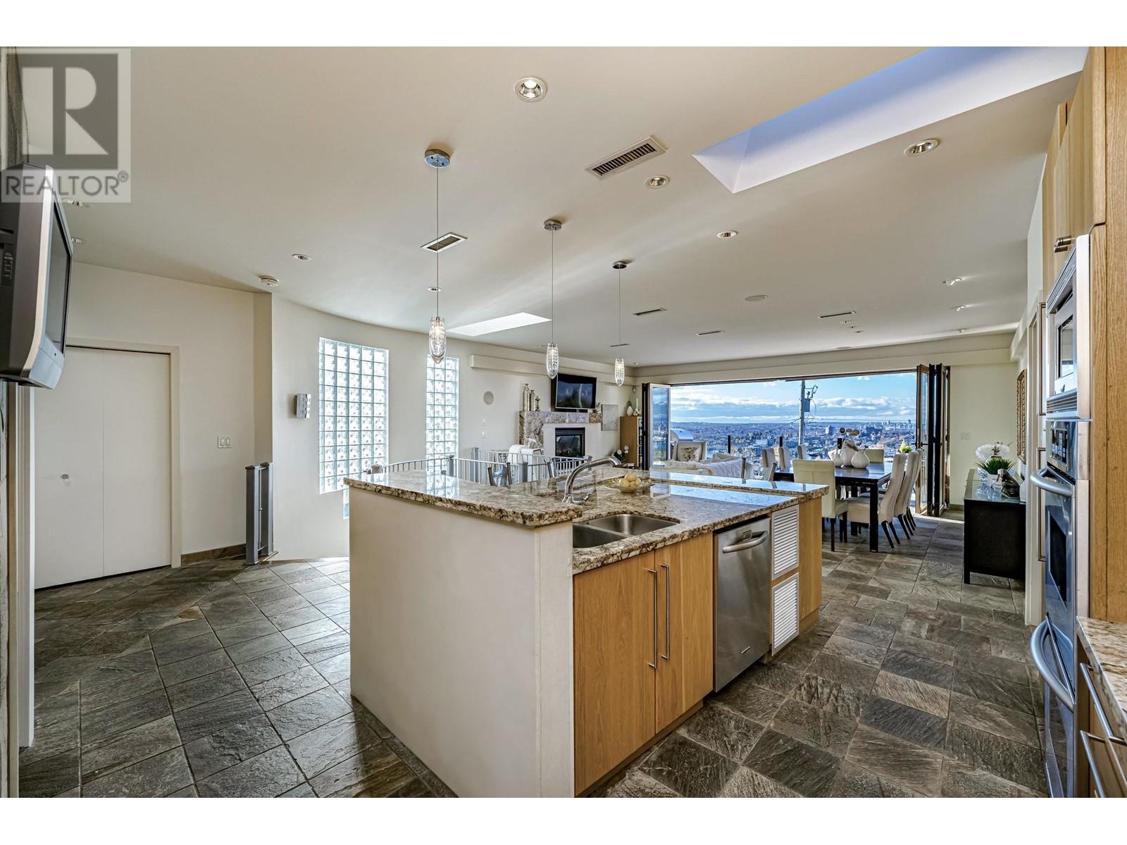 21 Hythe Avenue, Burnaby, British Columbia  V5B 3H6 - Photo 15 - R2795055