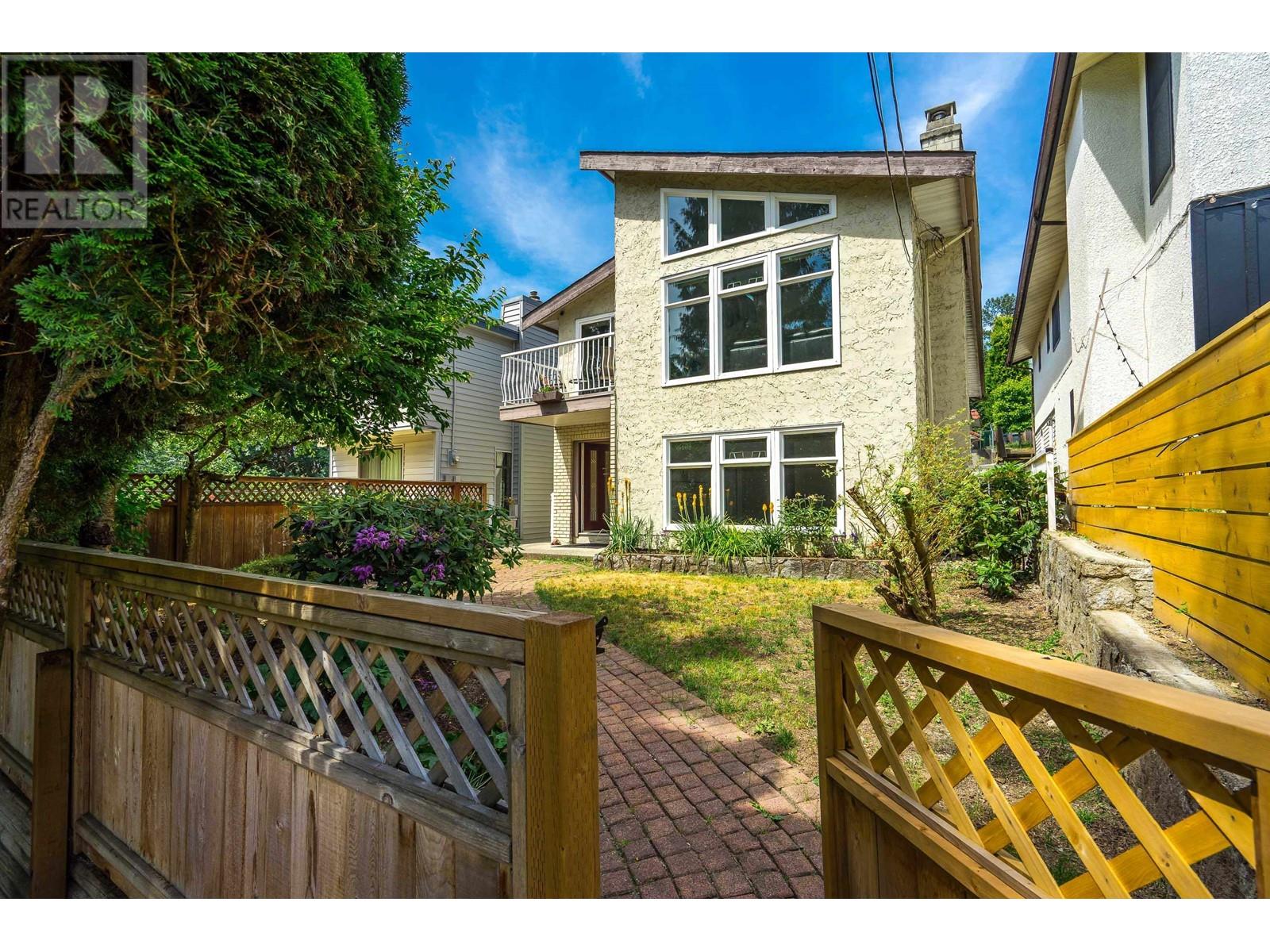 385 CLARENCE STREET, port moody, British Columbia