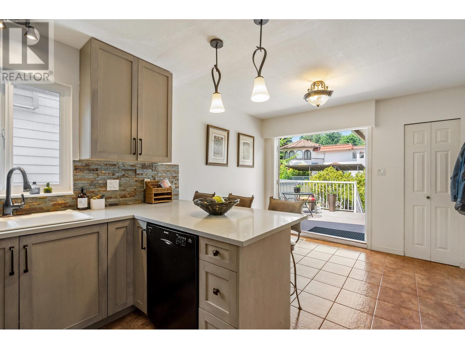 385 Clarence Street, Port Moody, British Columbia  V3H 2Y5 - Photo 19 - R2795242