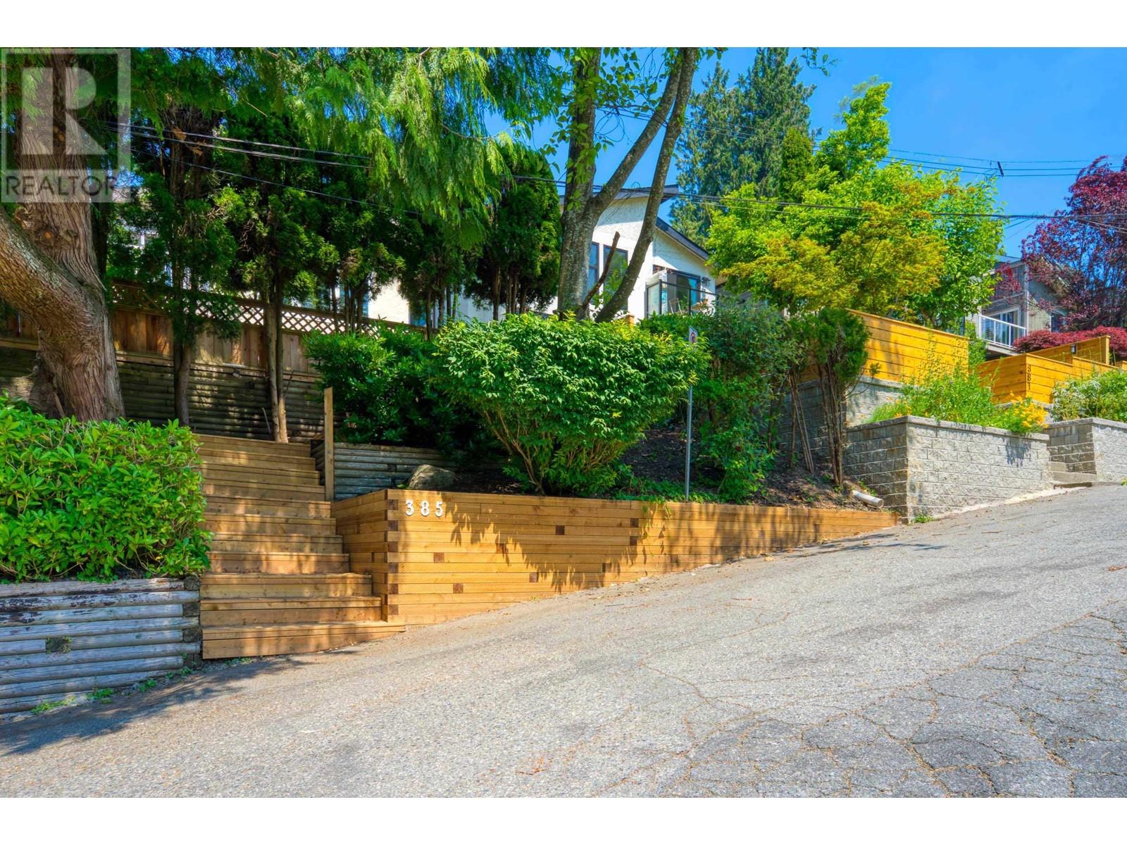 385 Clarence Street, Port Moody, British Columbia  V3H 2Y5 - Photo 3 - R2795242