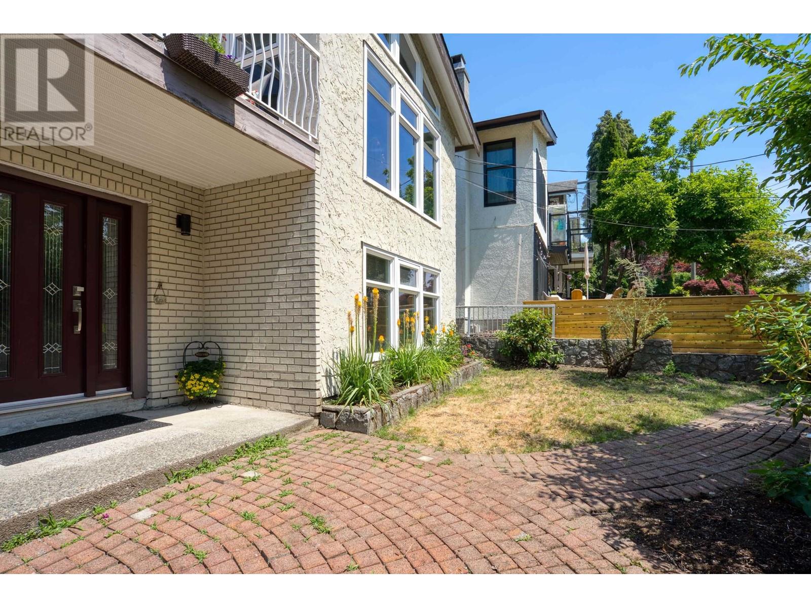 385 Clarence Street, Port Moody, British Columbia  V3H 2Y5 - Photo 5 - R2795242