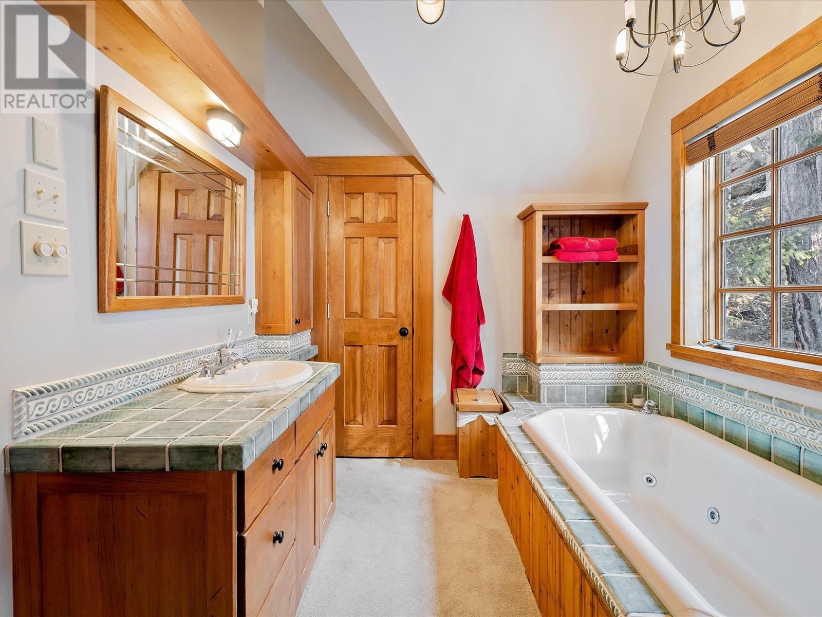 3561 Falcon Crescent, Whistler, British Columbia  V8E 0B9 - Photo 10 - R2795300