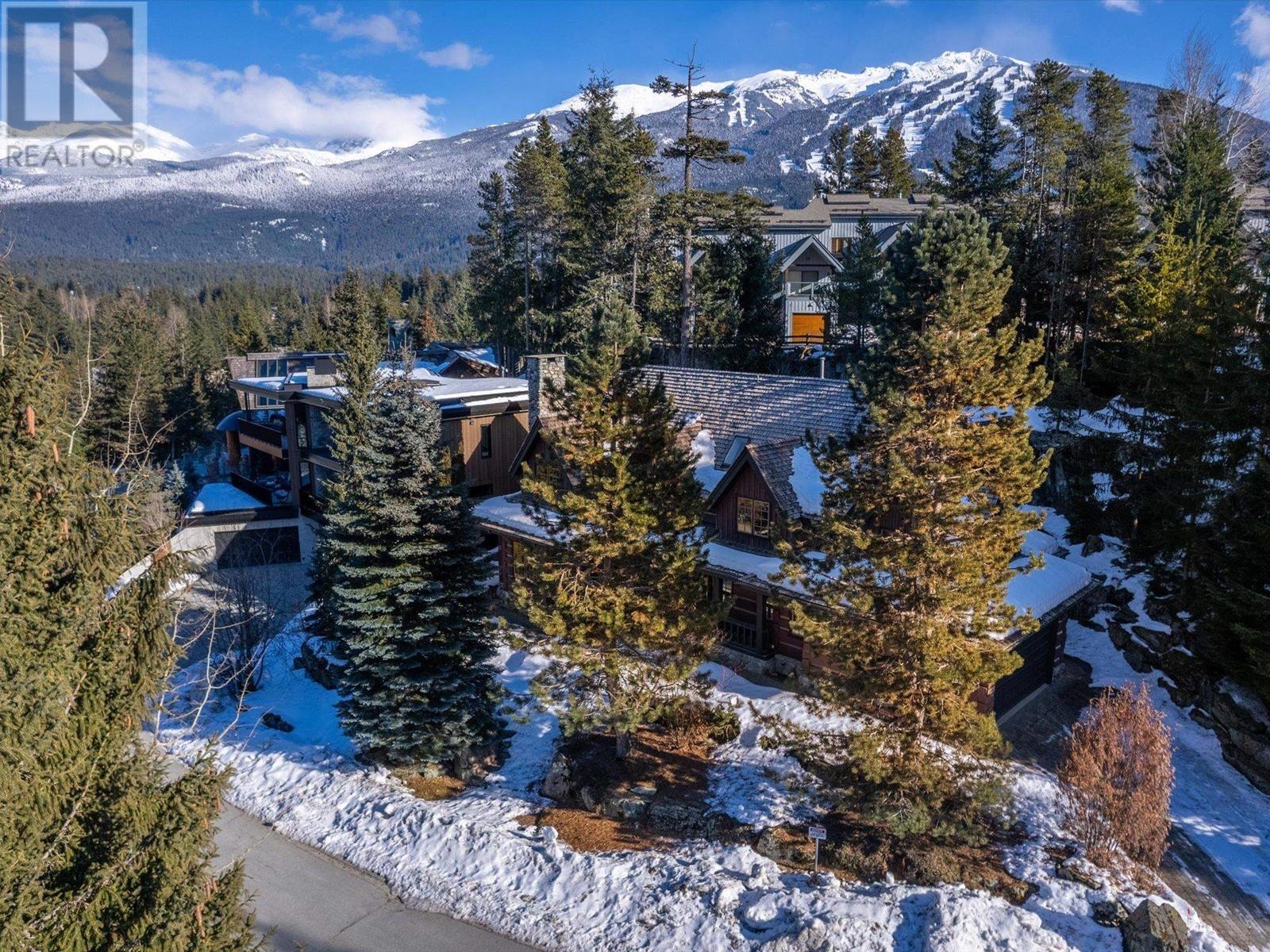 3561 Falcon Crescent, Whistler, British Columbia  V8E 0B9 - Photo 2 - R2795300