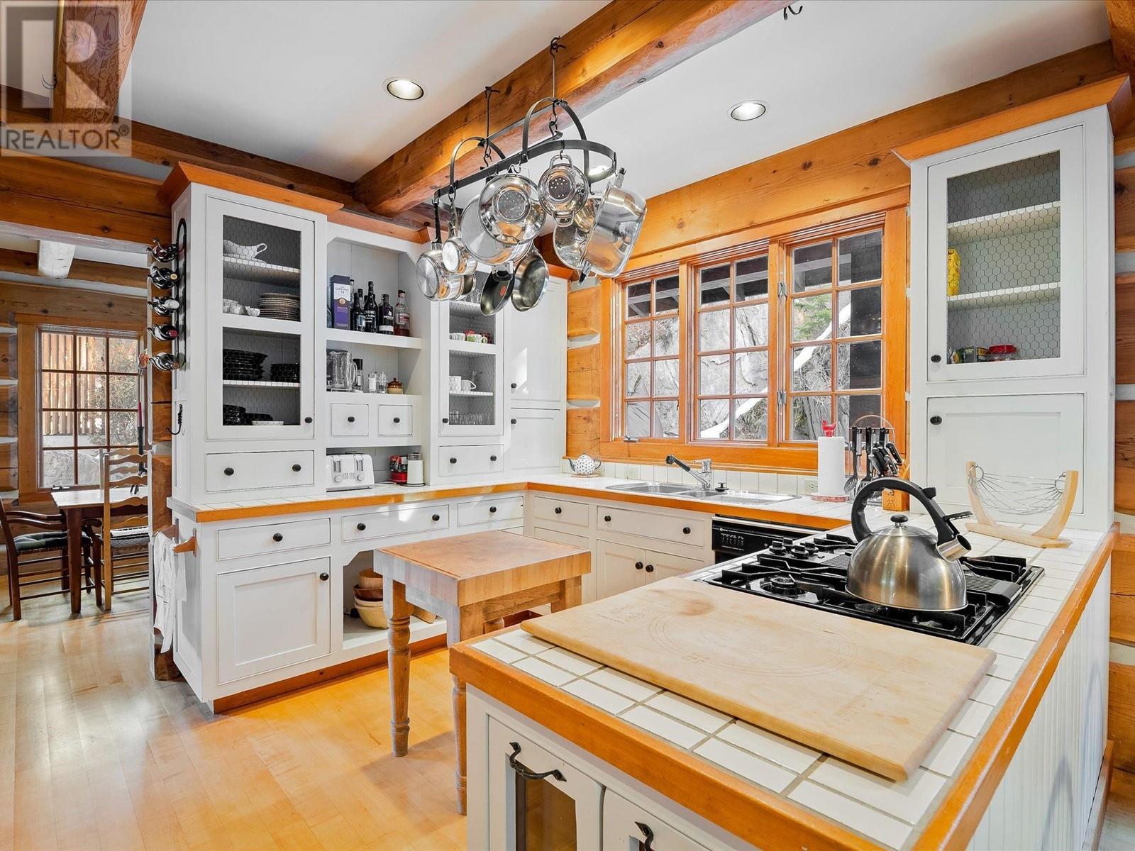 3561 Falcon Crescent, Whistler, British Columbia  V8E 0B9 - Photo 4 - R2795300