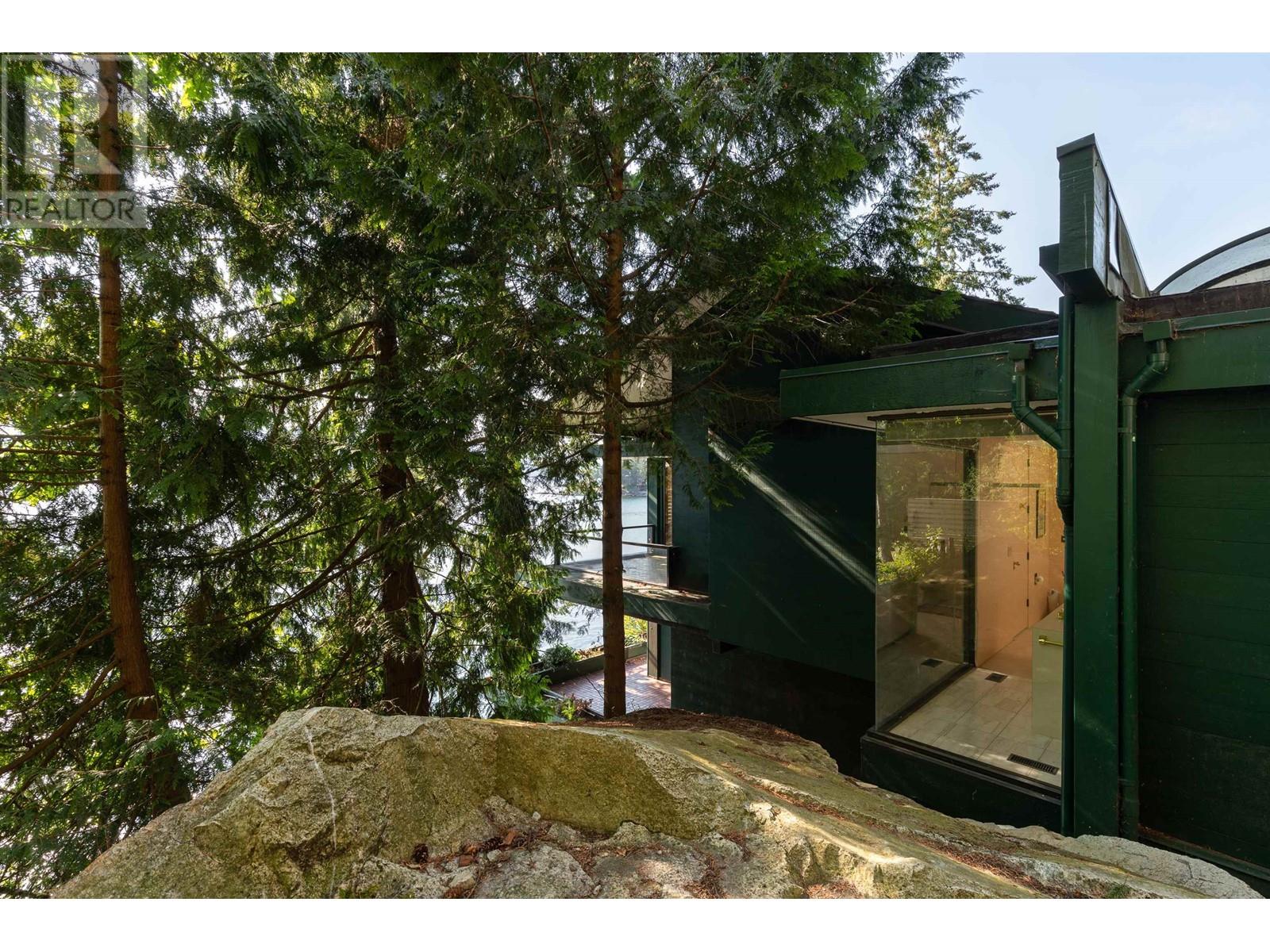 5375 Kew Cliff Road, West Vancouver, British Columbia  V7W 1M3 - Photo 3 - R2795427