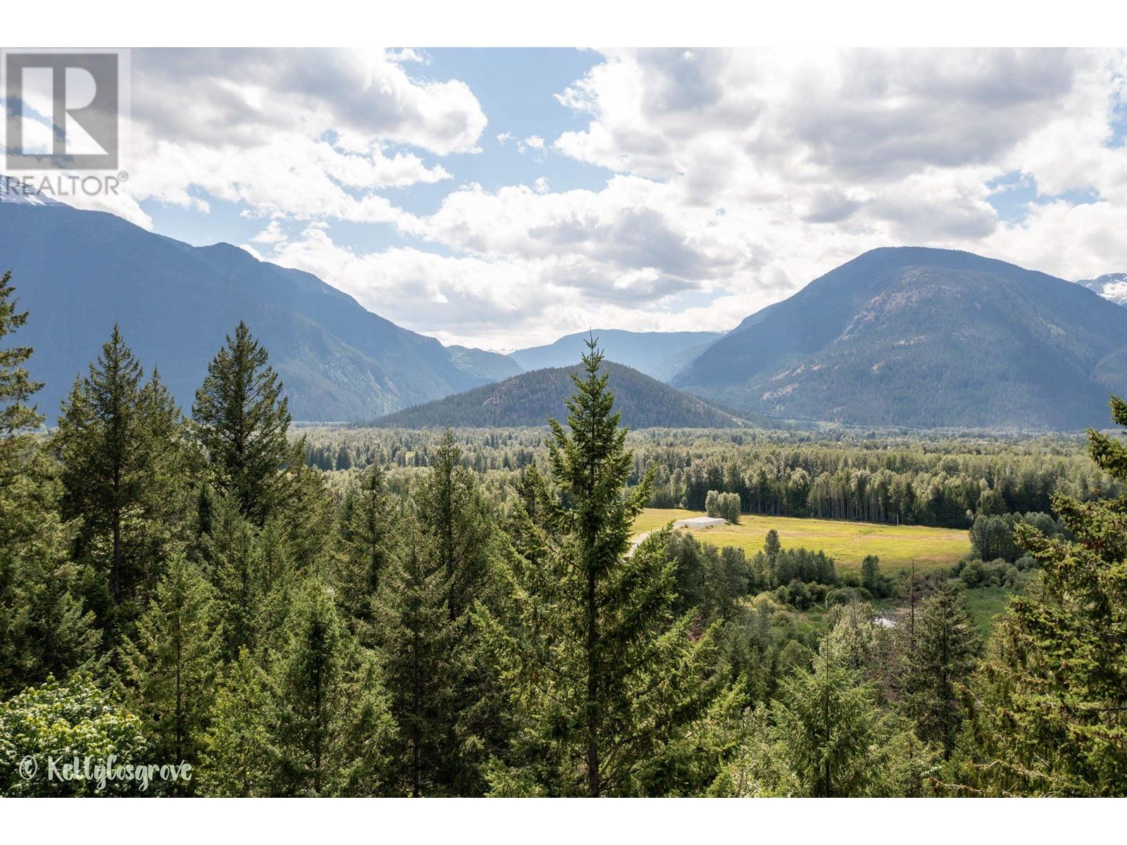 7506 Pebble Creek Drive, Pemberton, British Columbia  V0N 2L1 - Photo 2 - R2795468