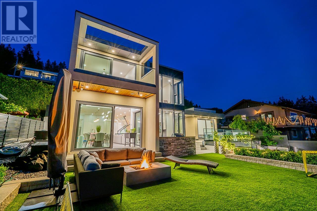 392 Ventura Crescent, North Vancouver, British Columbia  V7N 3G6 - Photo 3 - R2791733