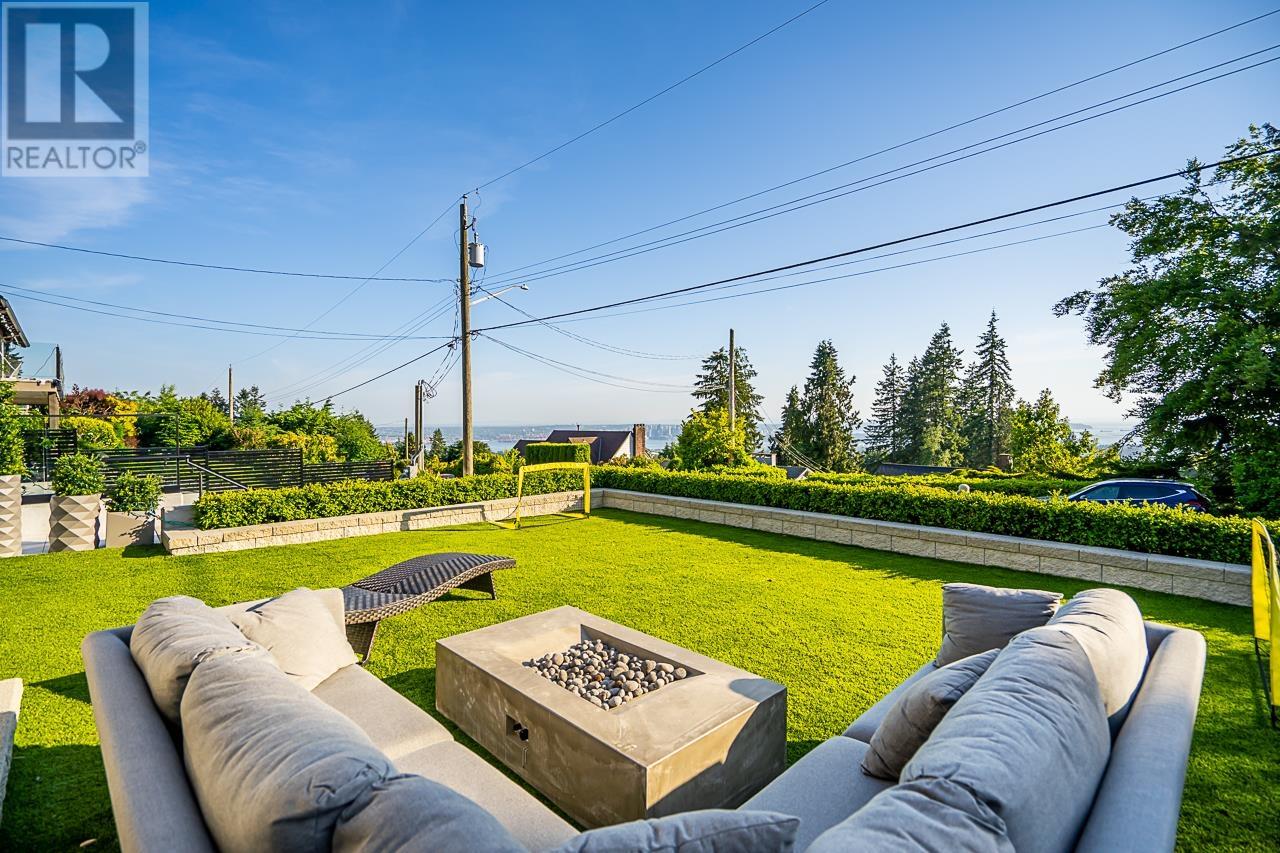 392 Ventura Crescent, North Vancouver, British Columbia  V7N 3G6 - Photo 4 - R2791733