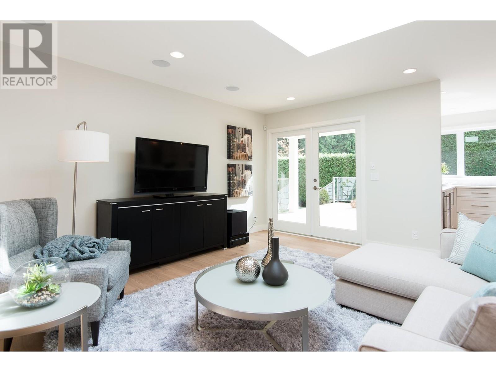 3545 Wellington Crescent, North Vancouver, British Columbia  V7R 3B3 - Photo 3 - R2795752