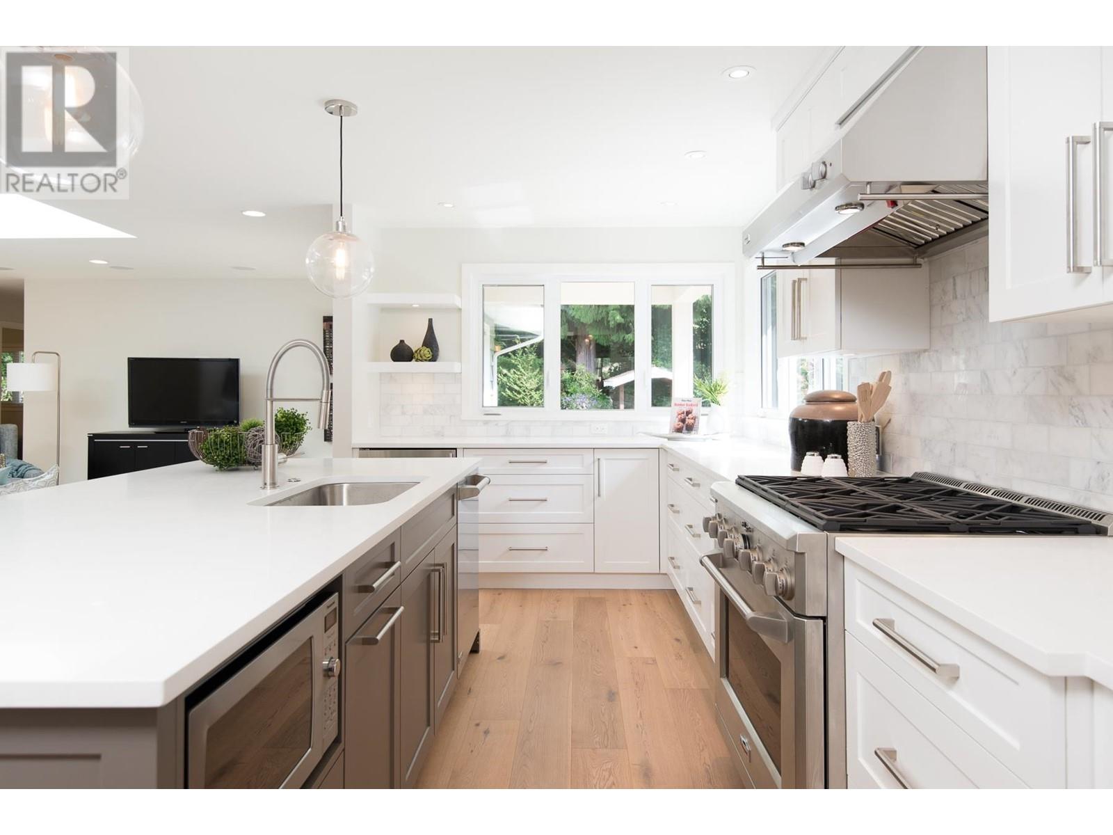 3545 Wellington Crescent, North Vancouver, British Columbia  V7R 3B3 - Photo 7 - R2795752