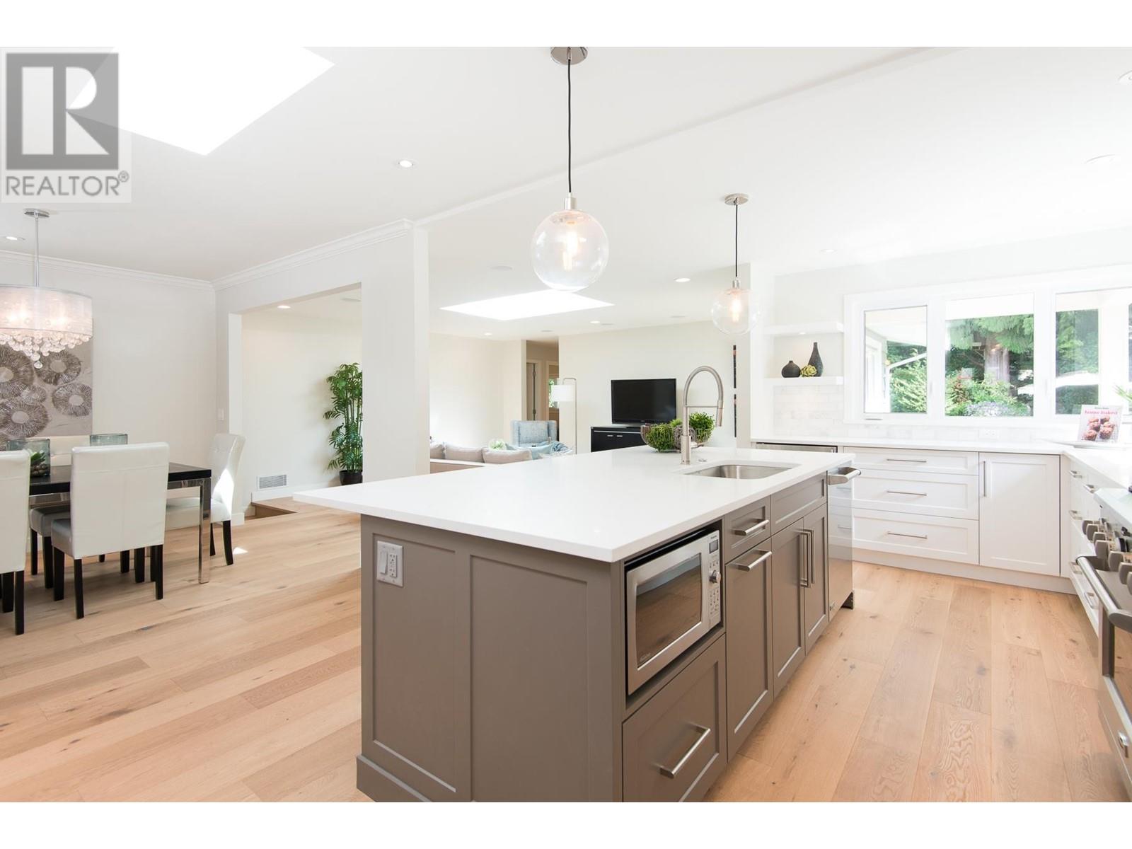 3545 Wellington Crescent, North Vancouver, British Columbia  V7R 3B3 - Photo 8 - R2795752