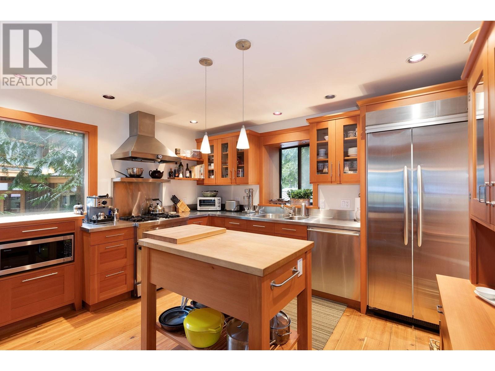 8656 Lakewood Court, Whistler, British Columbia  V8E 0G1 - Photo 5 - R2687177